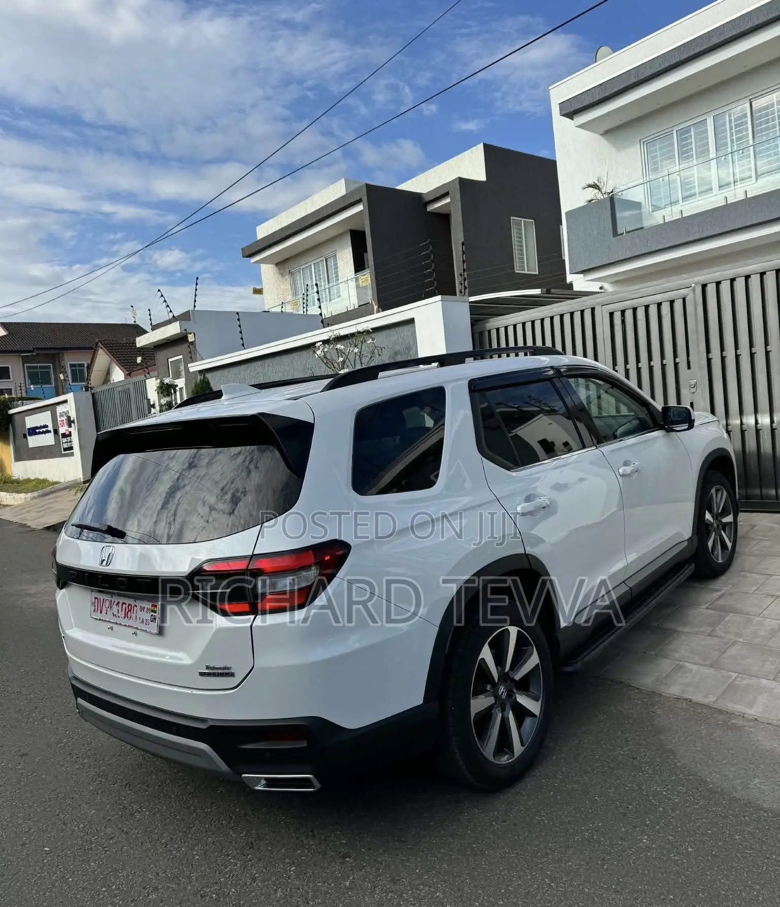 Honda Pilot Touring AWD 2025 White