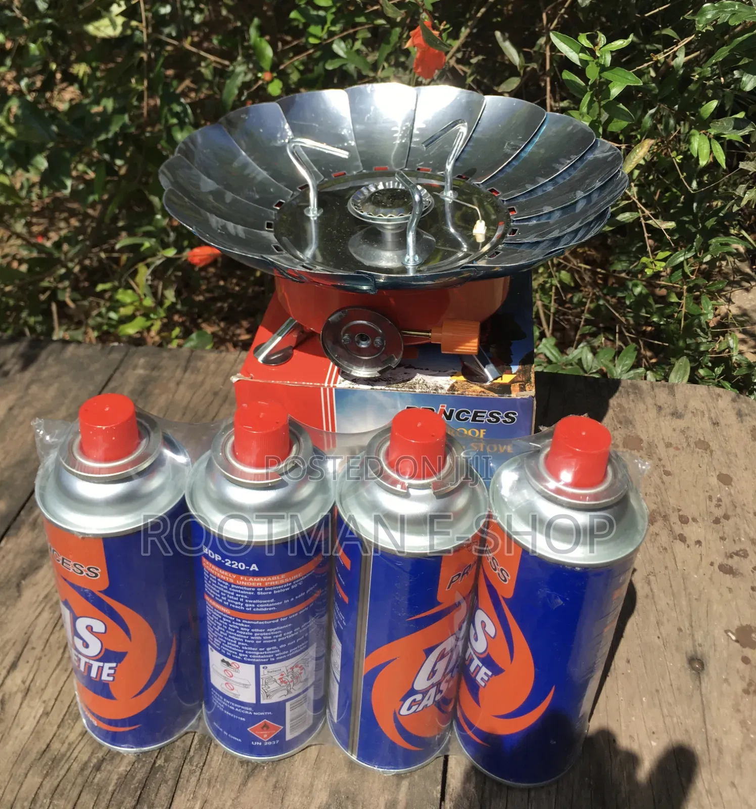 WIND PROTECTED Stove With 4 Gas Canister