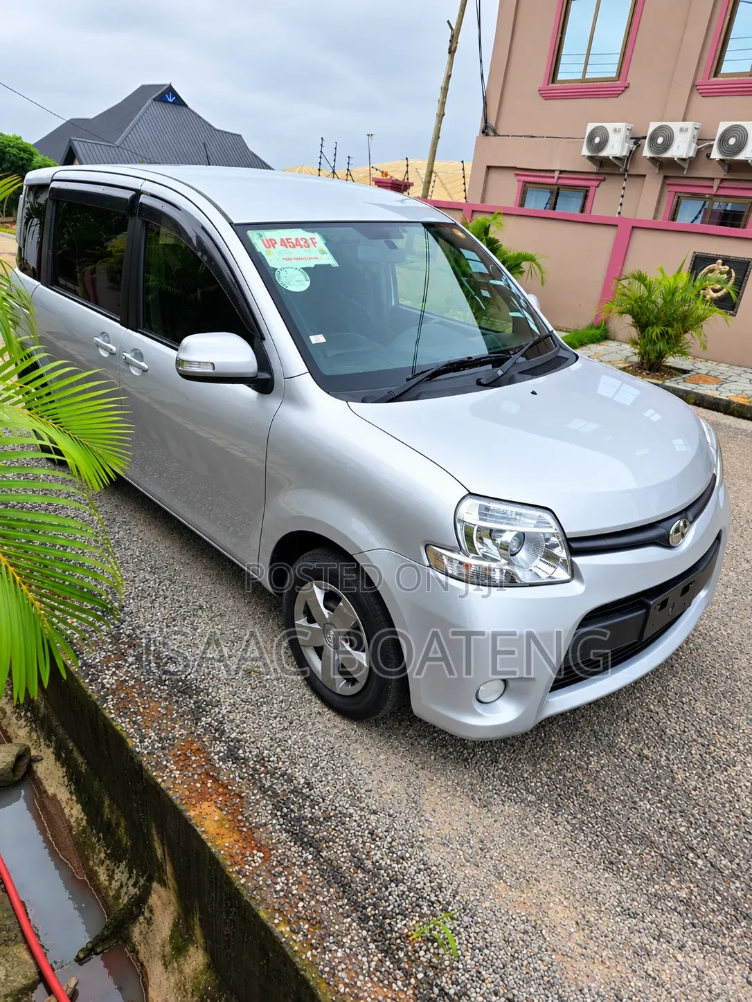 Toyota Sienta 1.5 FWD 2014 Silver