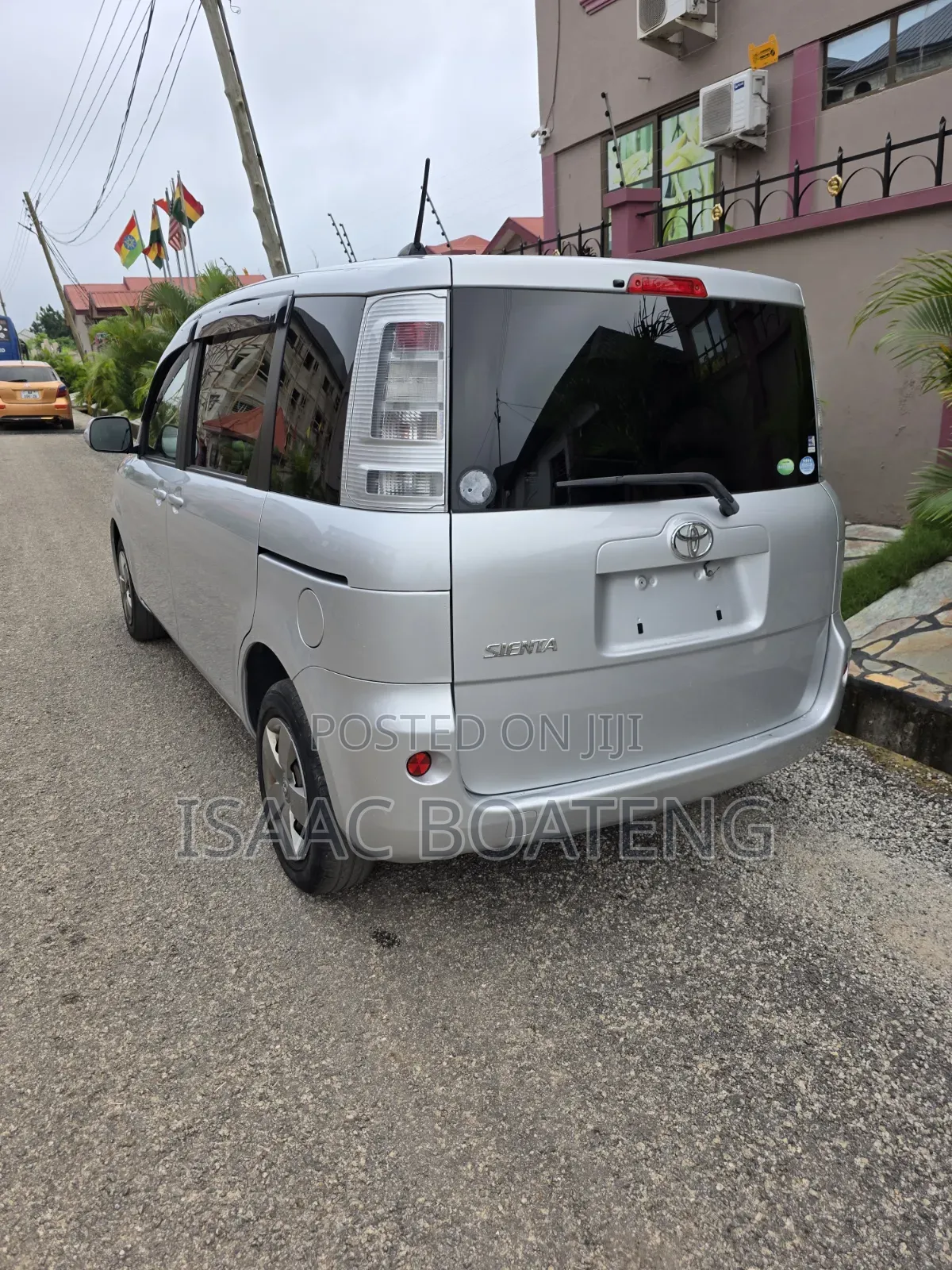 Toyota Sienta 1.5 FWD 2014 Silver