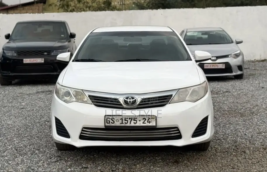 Toyota Camry SE 4dr Sedan (2.5L 4cyl 6A) 2013 White