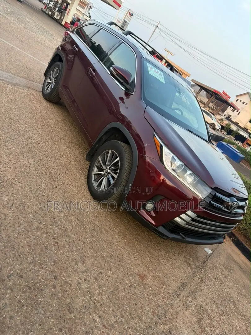 Toyota Highlander XLE 2019 Burgundy