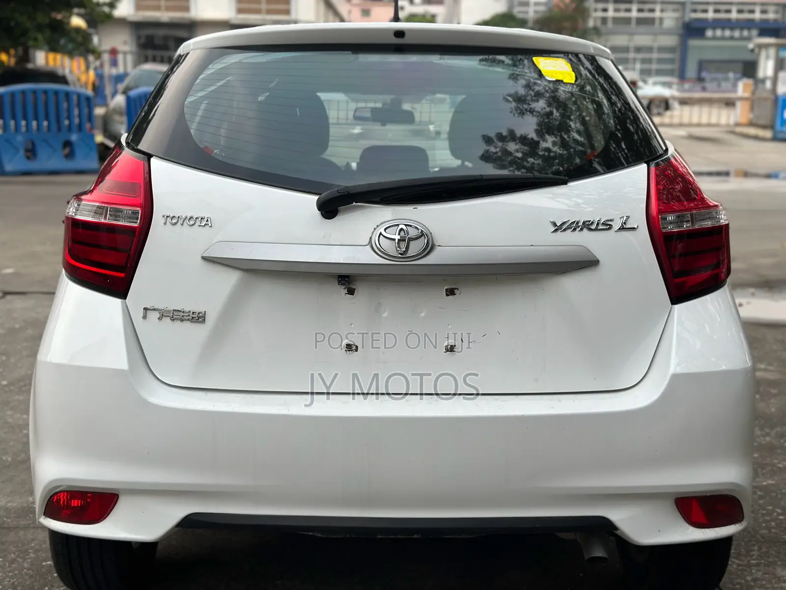 Toyota Yaris L Sedan 4dr 2019 White