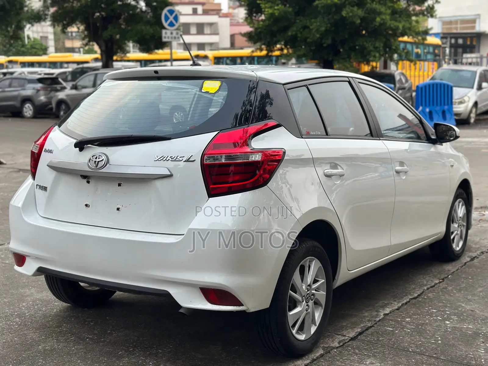 Toyota Yaris L Sedan 4dr 2019 White
