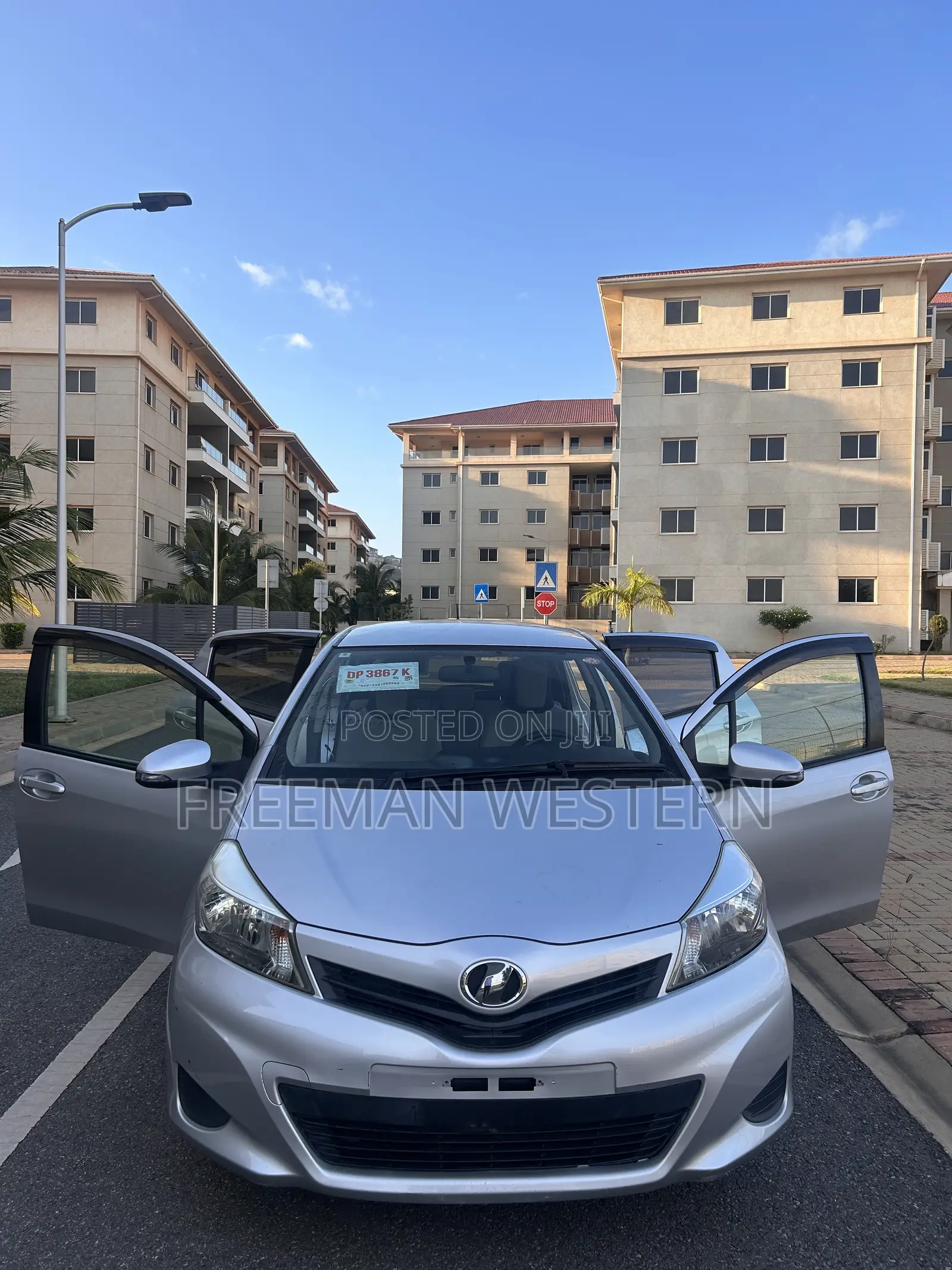 Toyota Vitz 2013 Silver