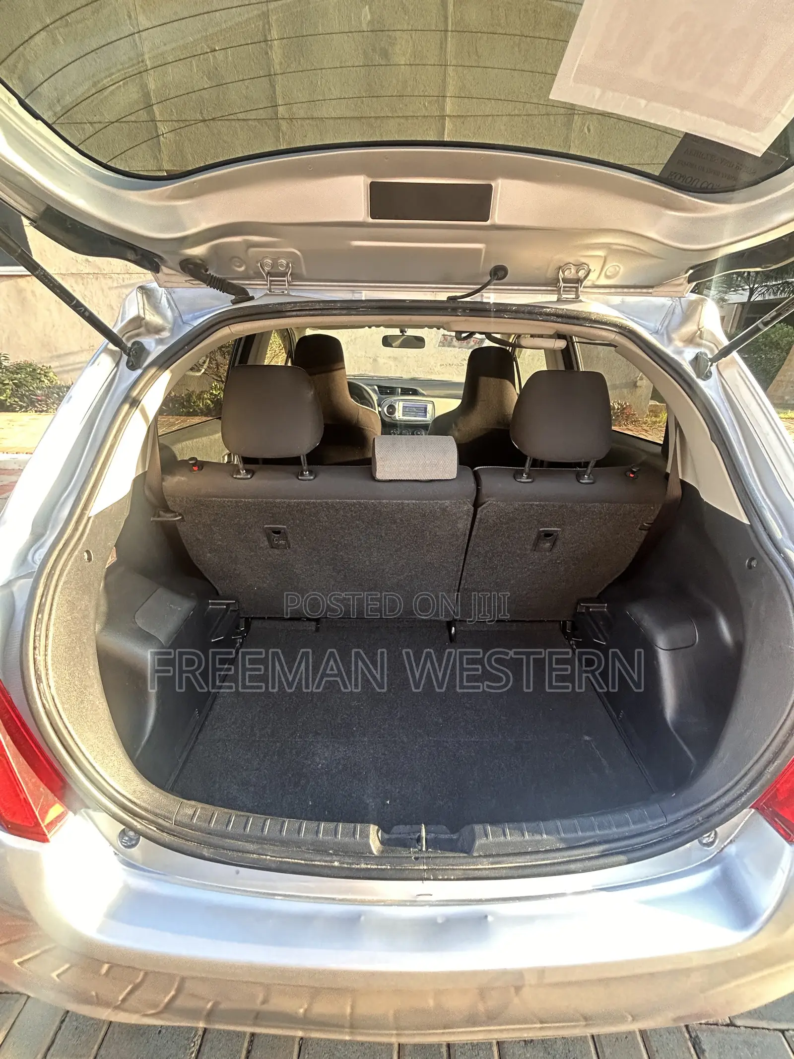 Toyota Vitz 2013 Silver