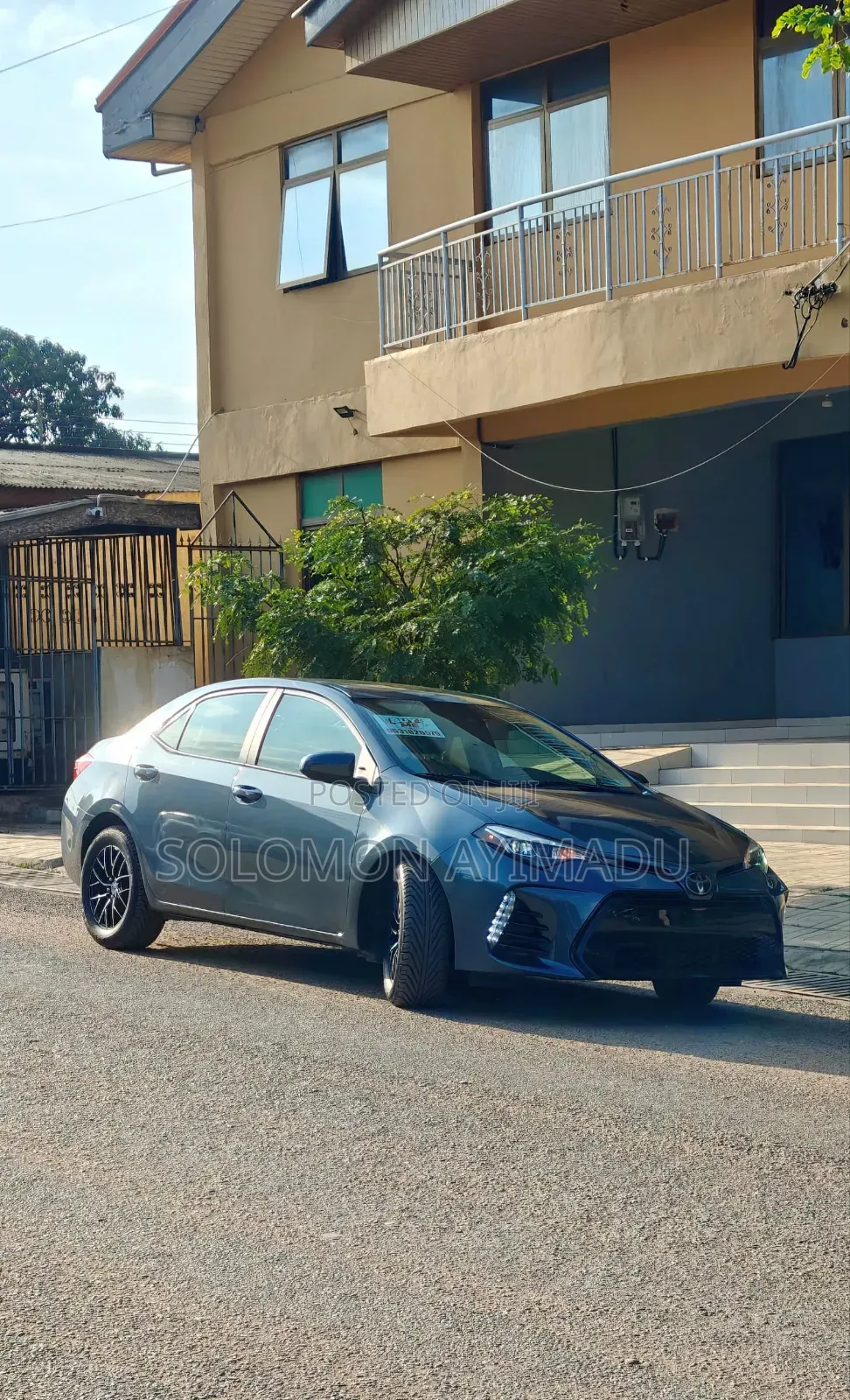 Toyota Corolla LE (1.8L 4cyl 2A) 2018 Blue