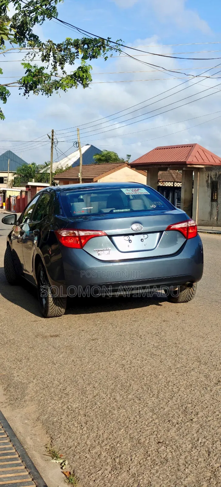 Toyota Corolla LE (1.8L 4cyl 2A) 2018 Blue