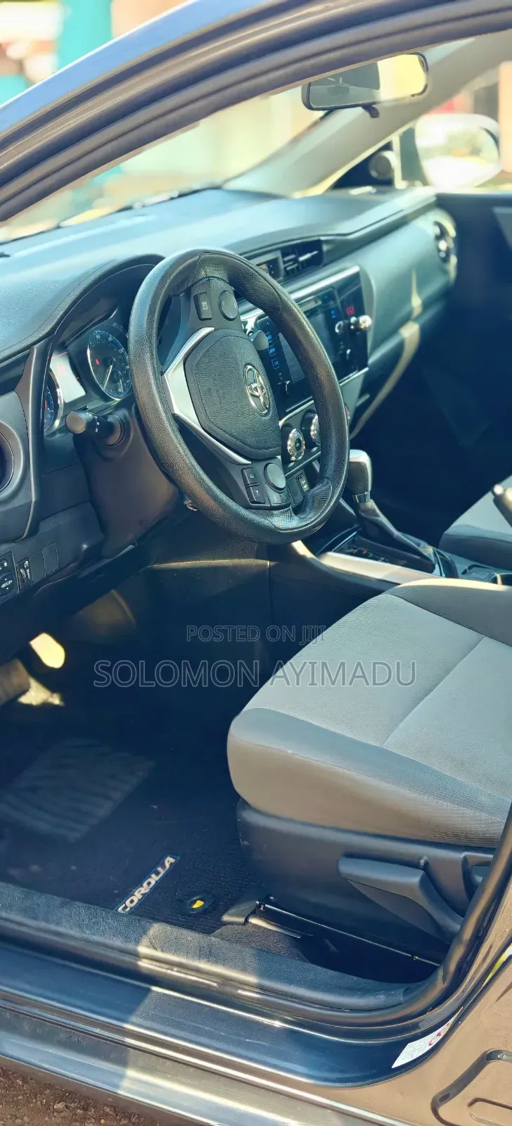 Toyota Corolla LE (1.8L 4cyl 2A) 2018 Blue