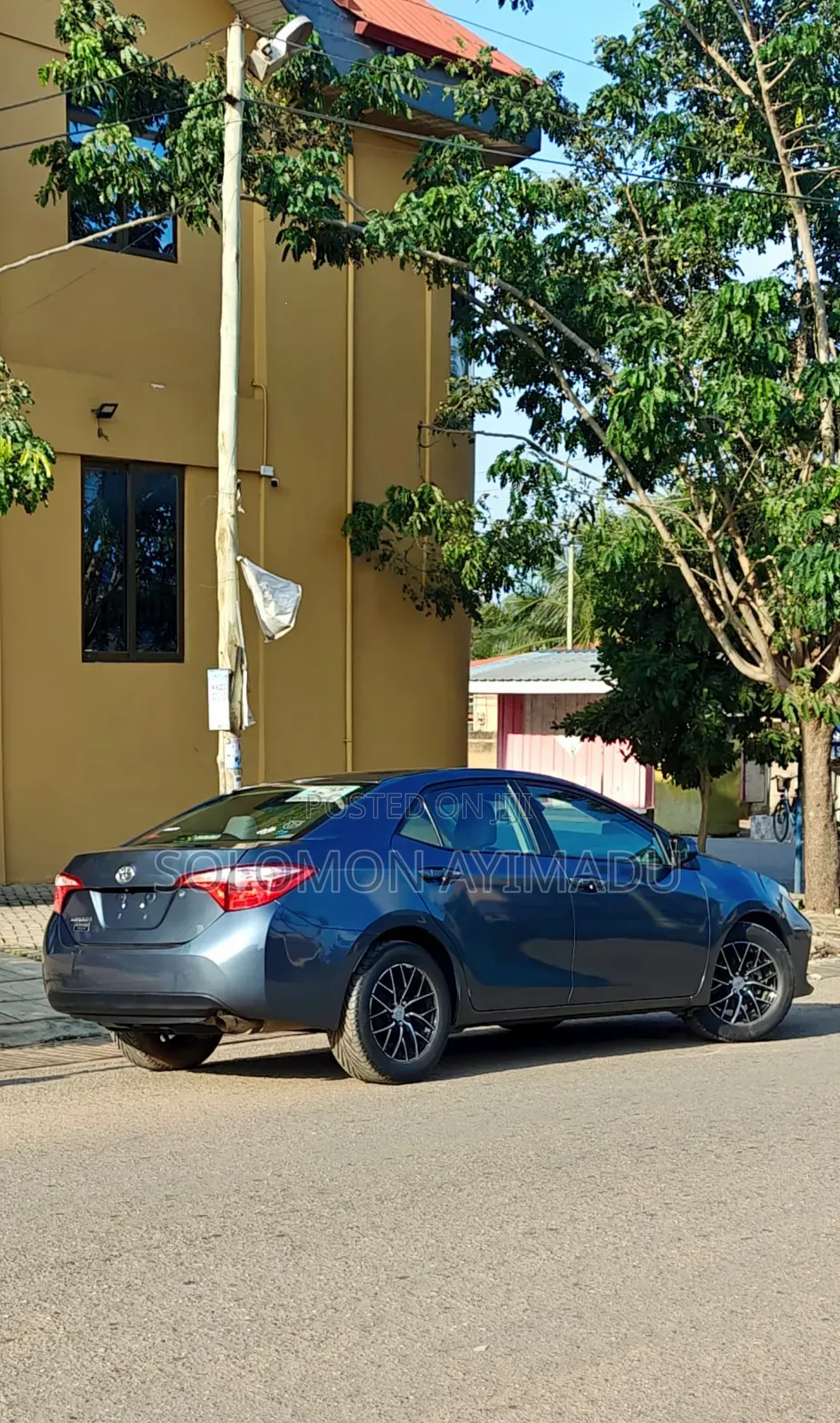 Toyota Corolla LE (1.8L 4cyl 2A) 2018 Blue