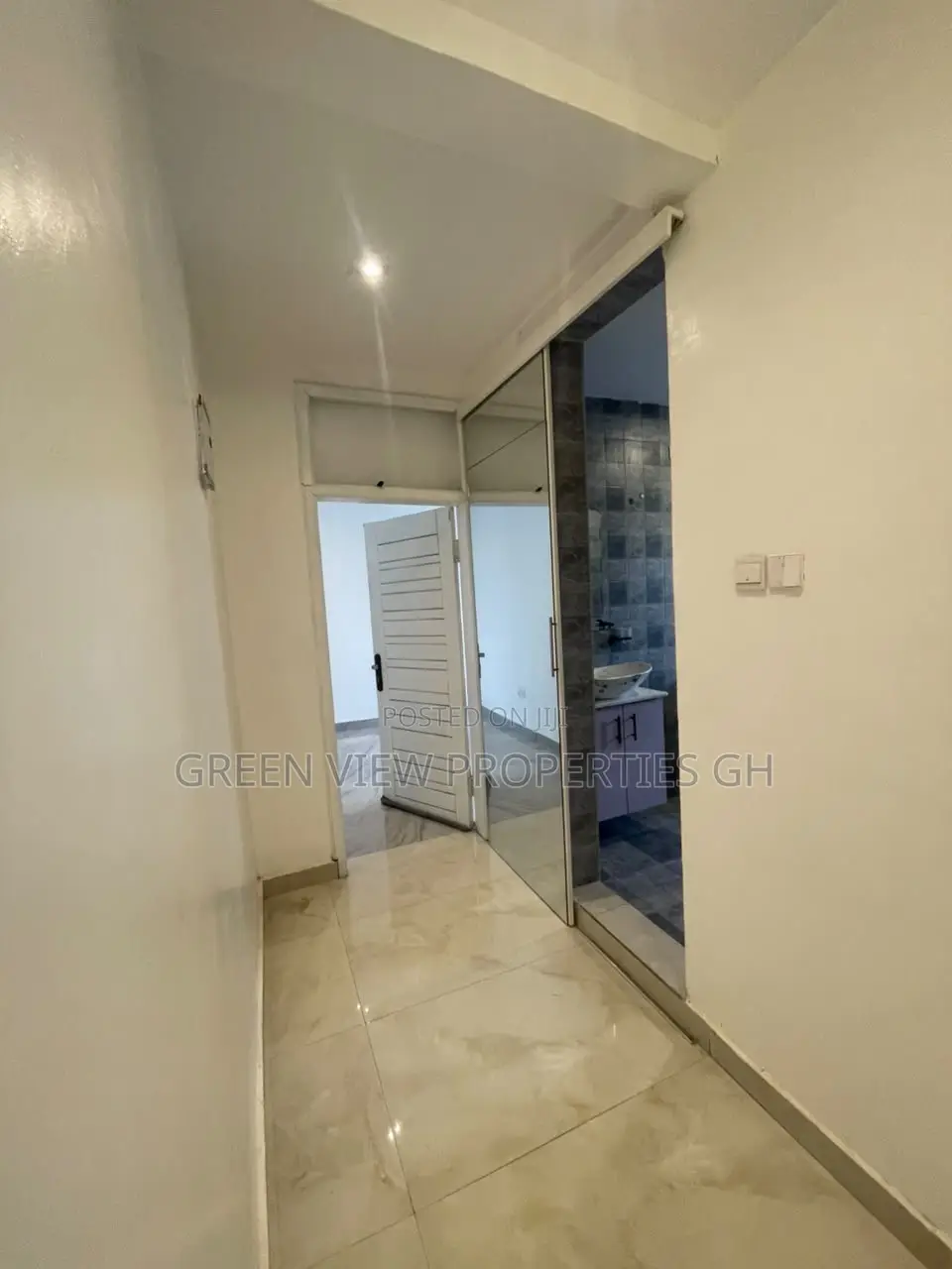 1bdrm Room & Parlour in West Hills Mall Area for rent