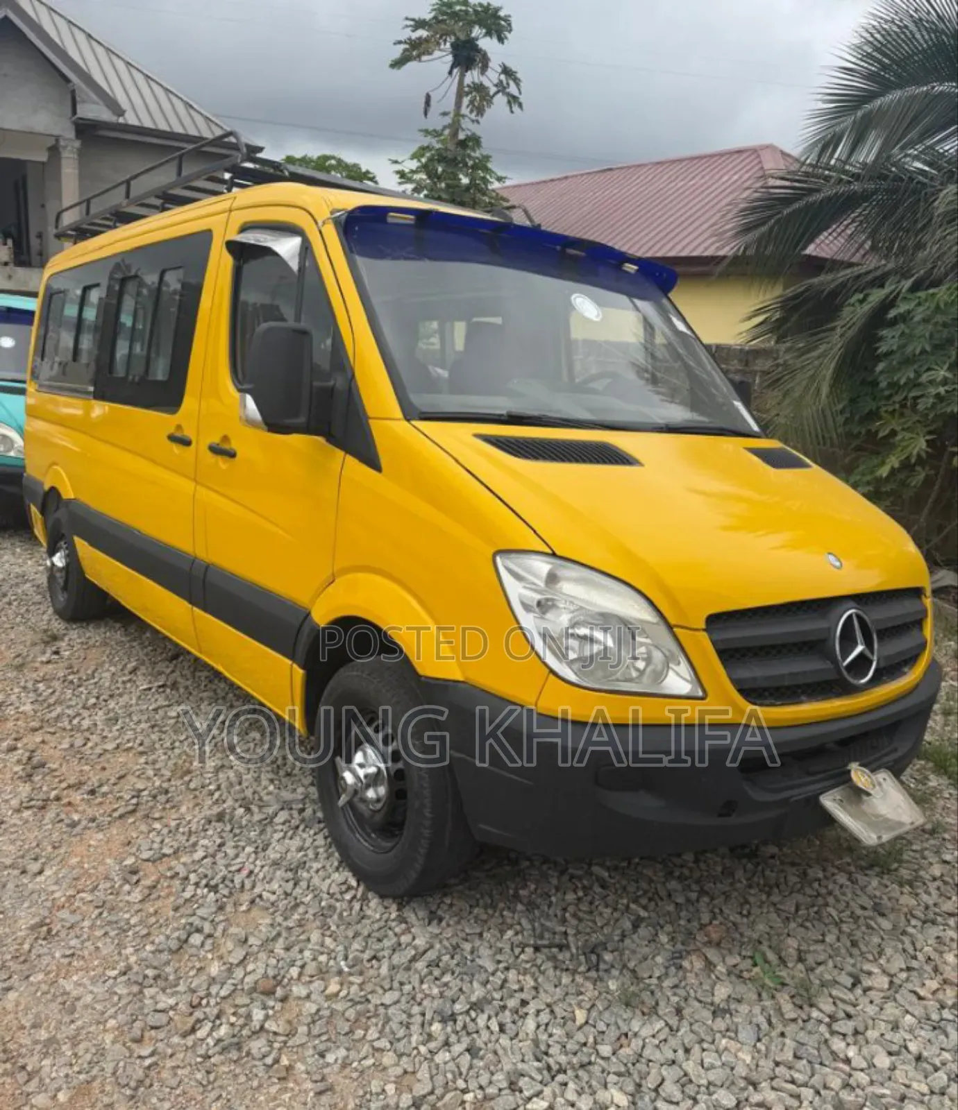 Mercedes-Benz Sprinter 2012 Yellow