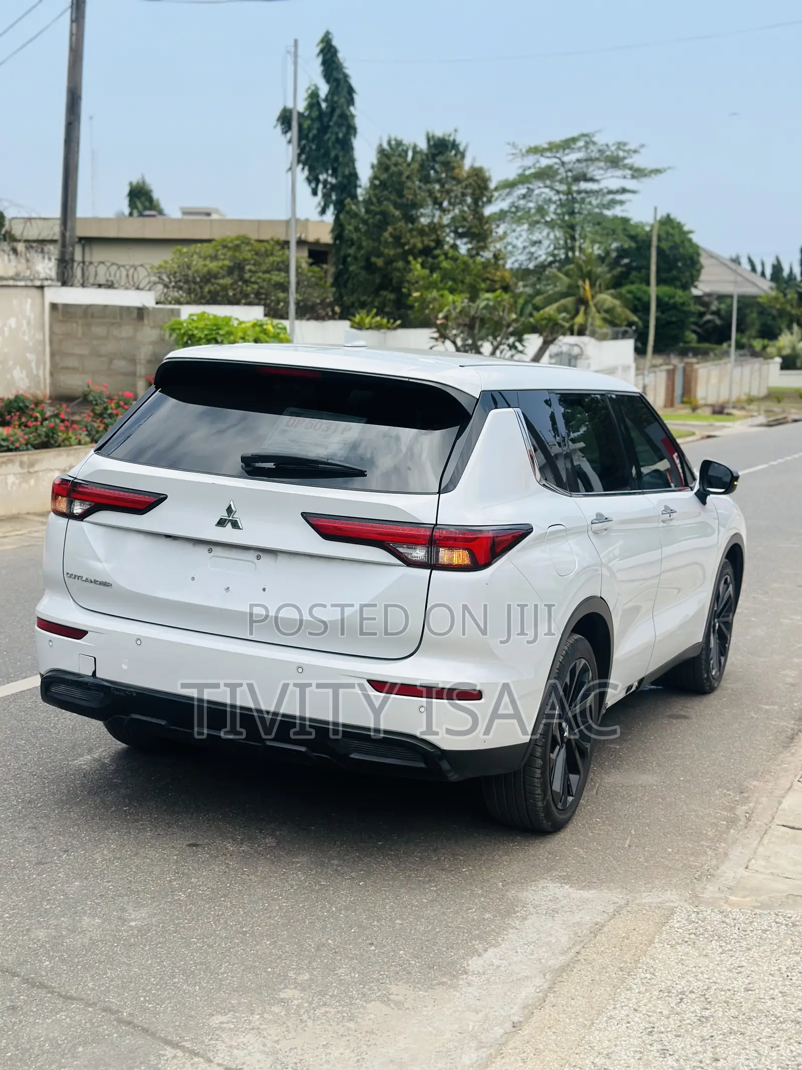 Mitsubishi Outlander 2022 White