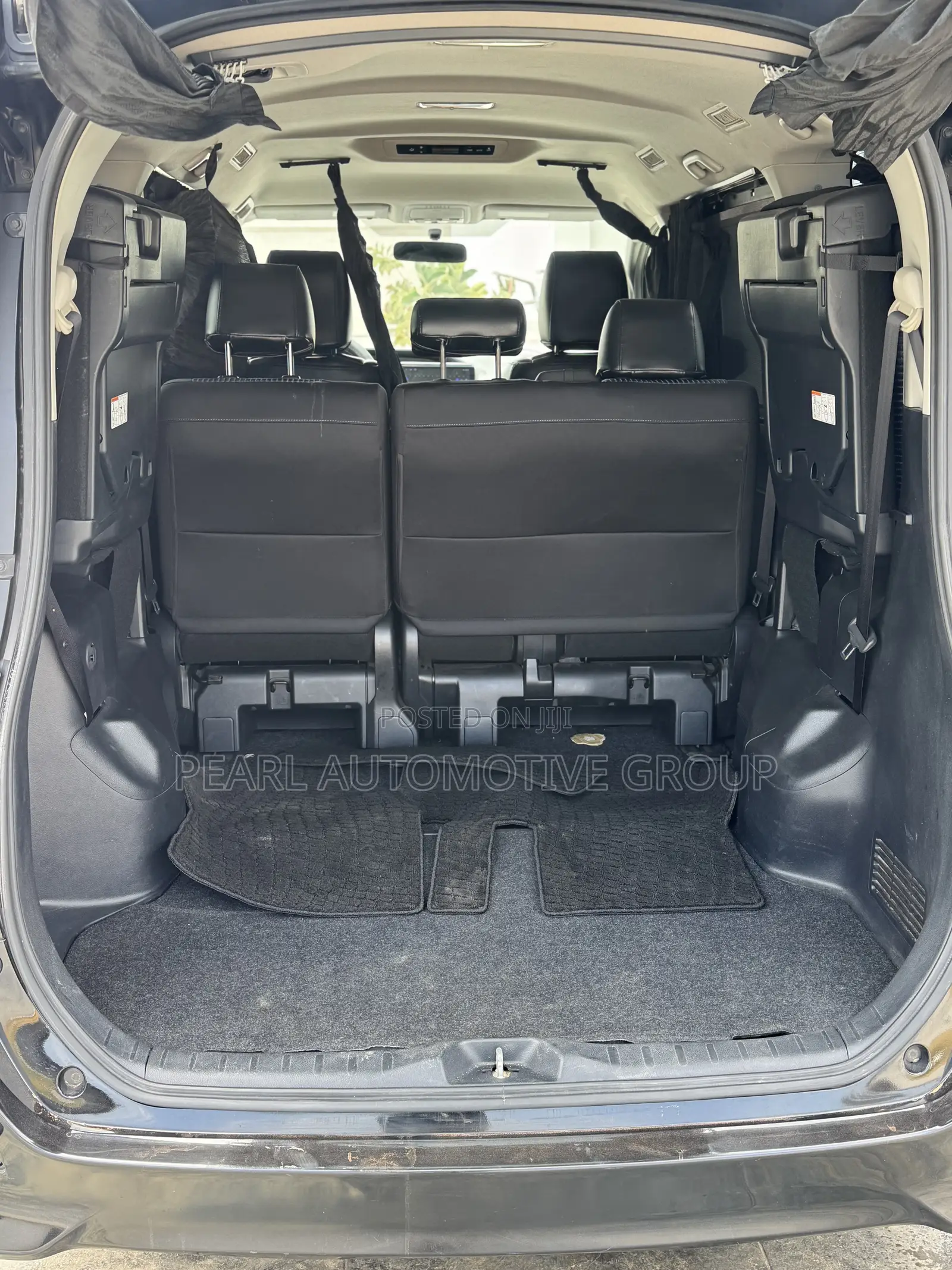 Toyota Voxy ZS 4WD 8-Seater 2014 Black
