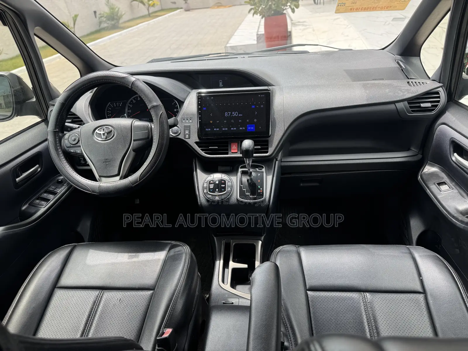 Toyota Voxy ZS 4WD 8-Seater 2014 Black