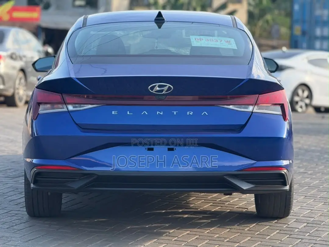 Hyundai Elantra 2024 Blue