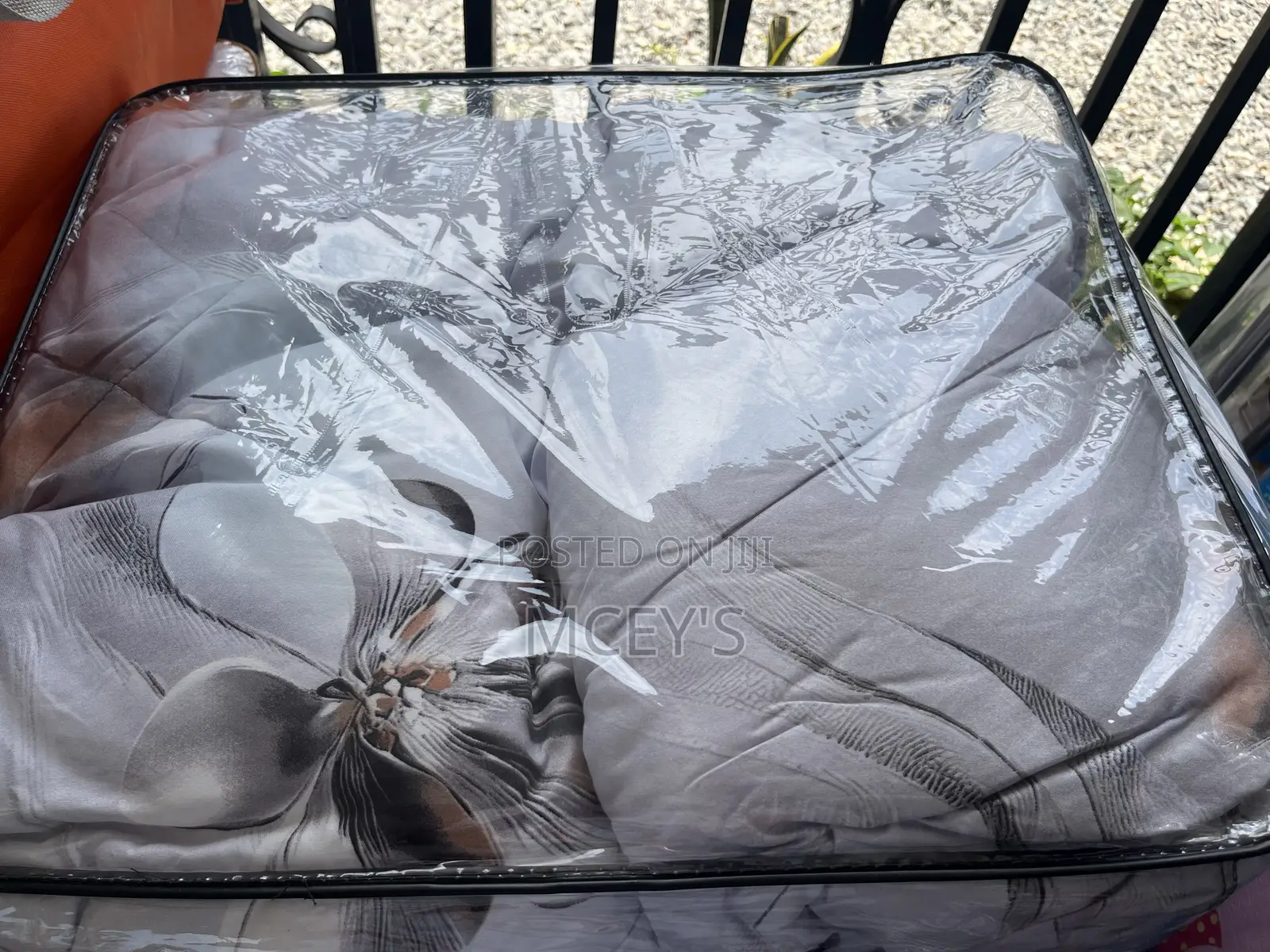 Beautifully Designed Super King Size Duvet Set