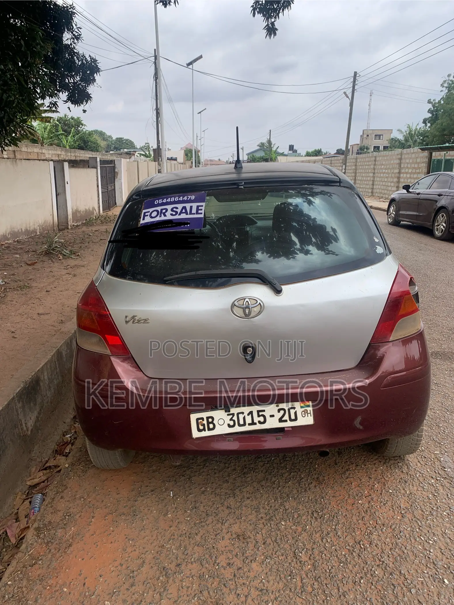 Toyota Vitz 2010 Silver