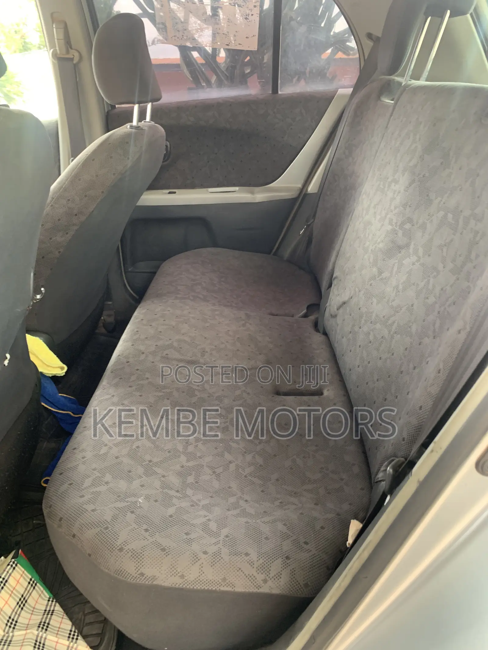 Toyota Vitz 2010 Silver