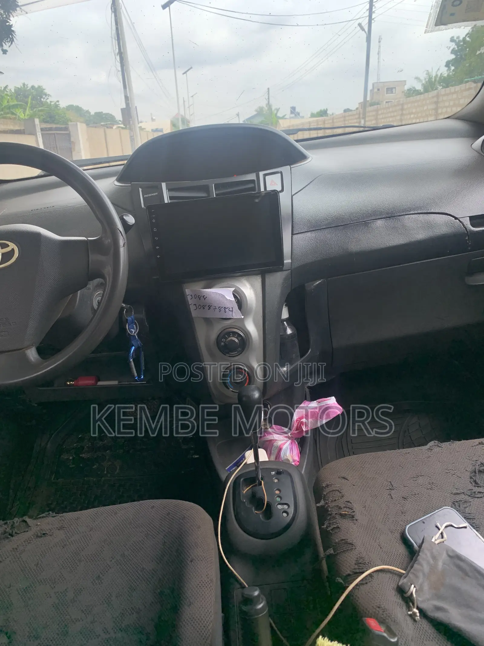 Toyota Vitz 2010 Silver