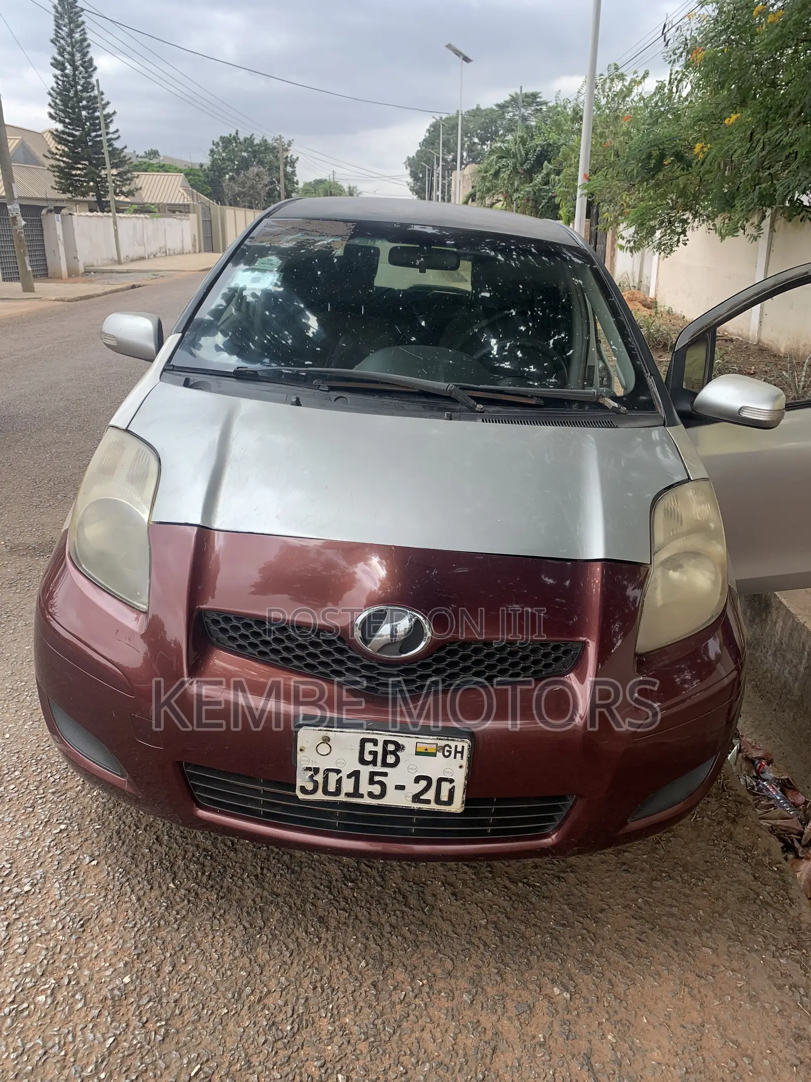 Toyota Vitz 2010 Silver