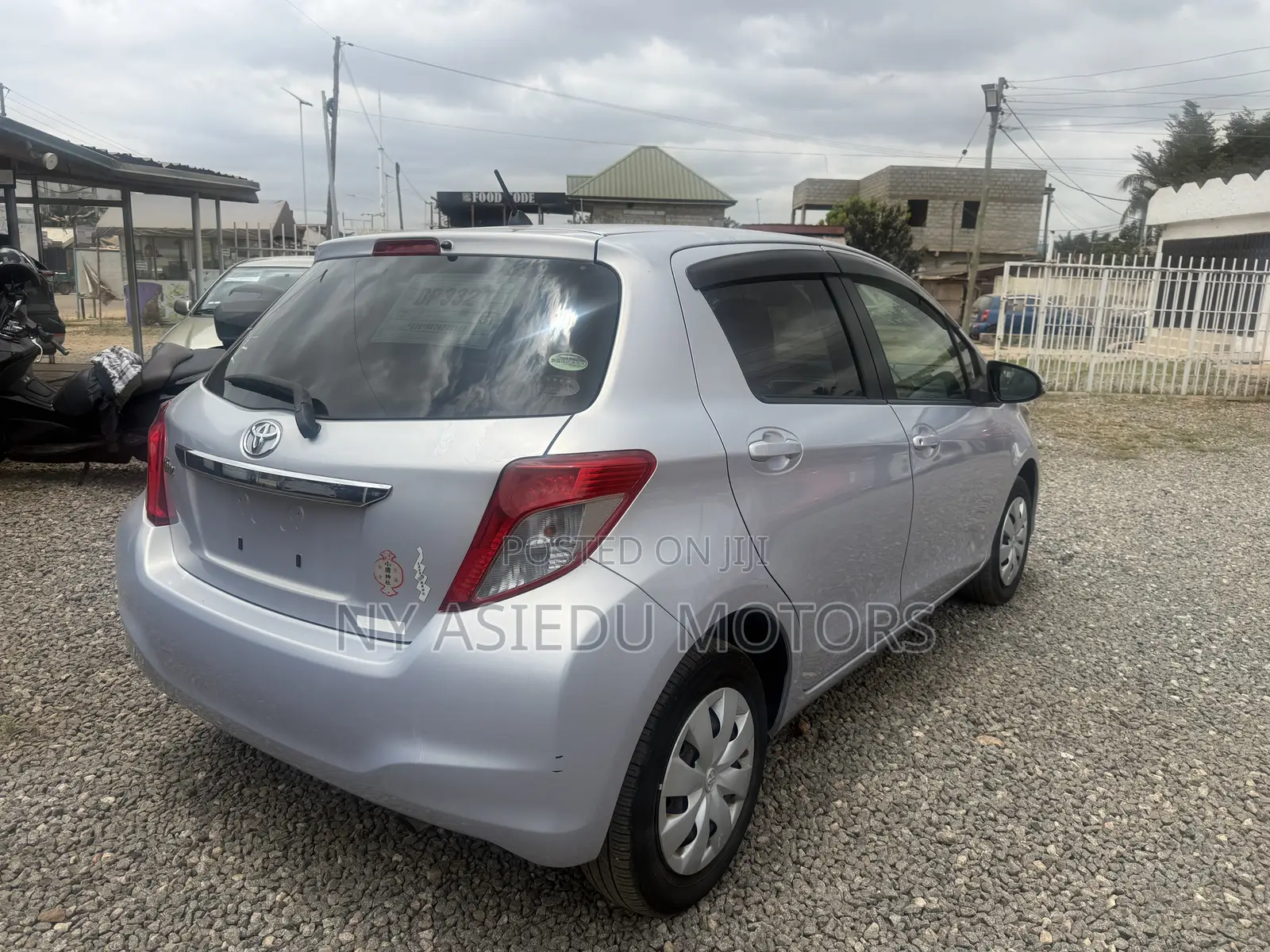 Toyota Vitz 1.3 FWD 3dr 2014 Silver