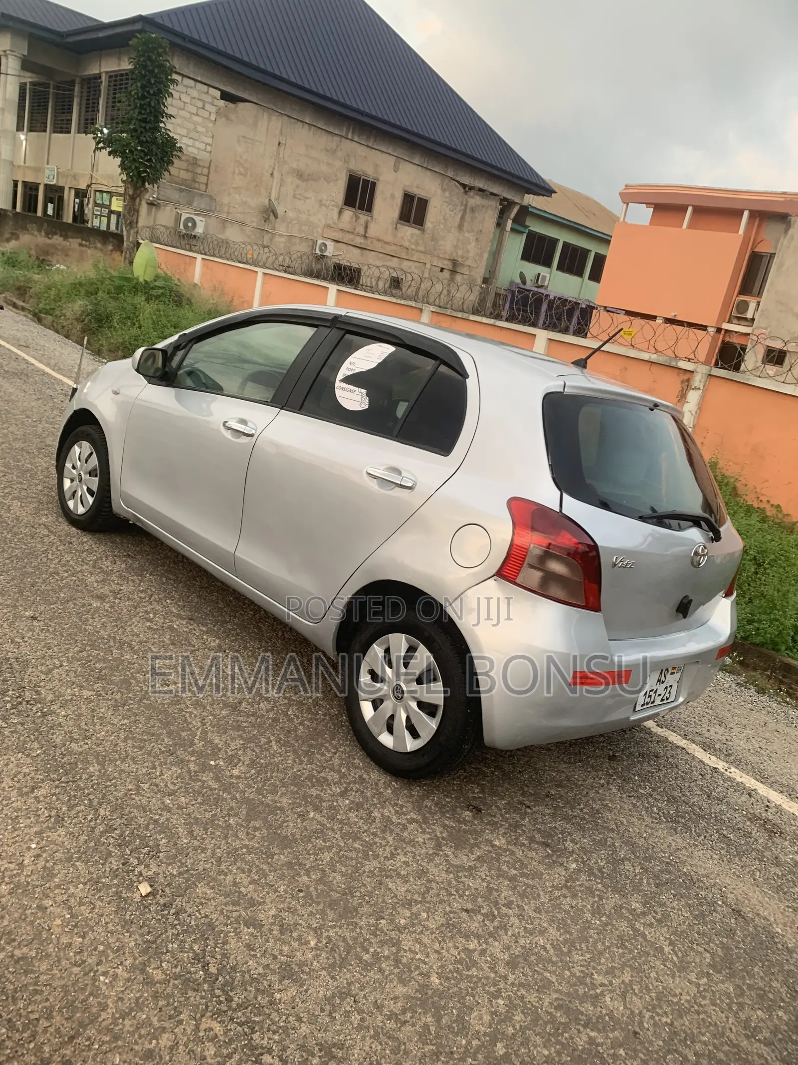 Toyota Vitz 2010 Silver