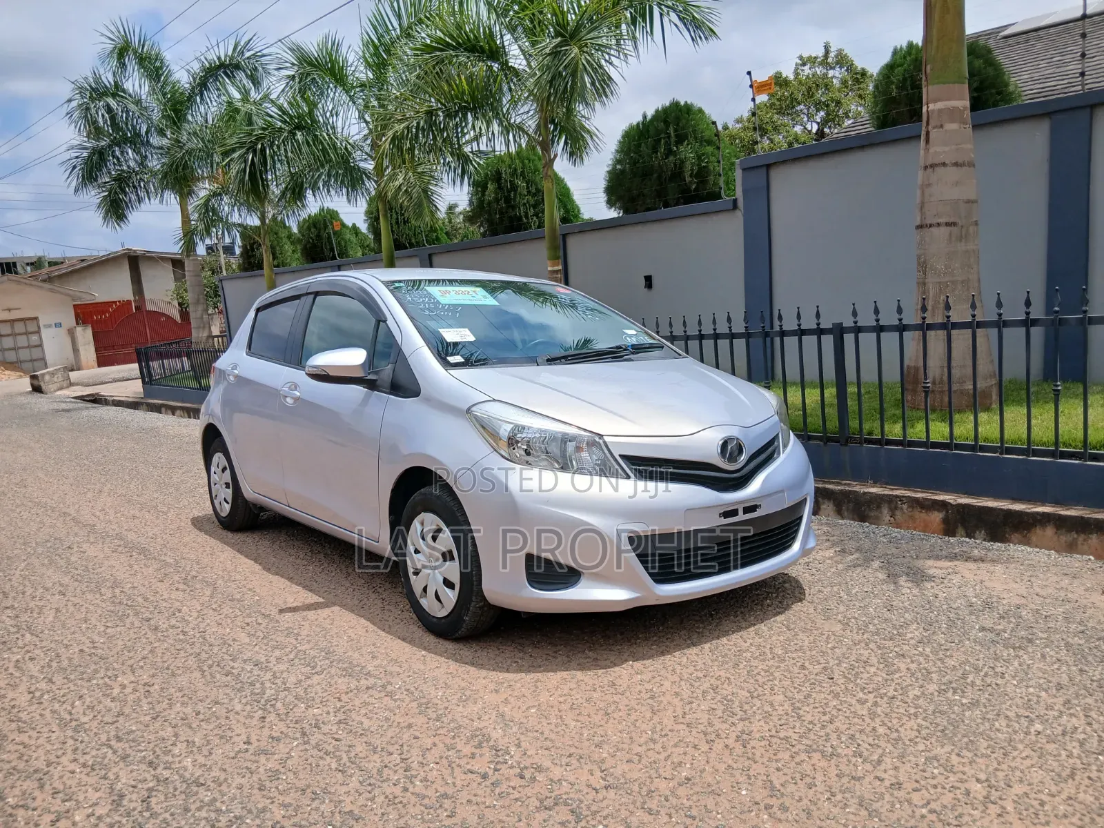 Toyota Vitz 1.3 FWD 5dr 2014 Silver