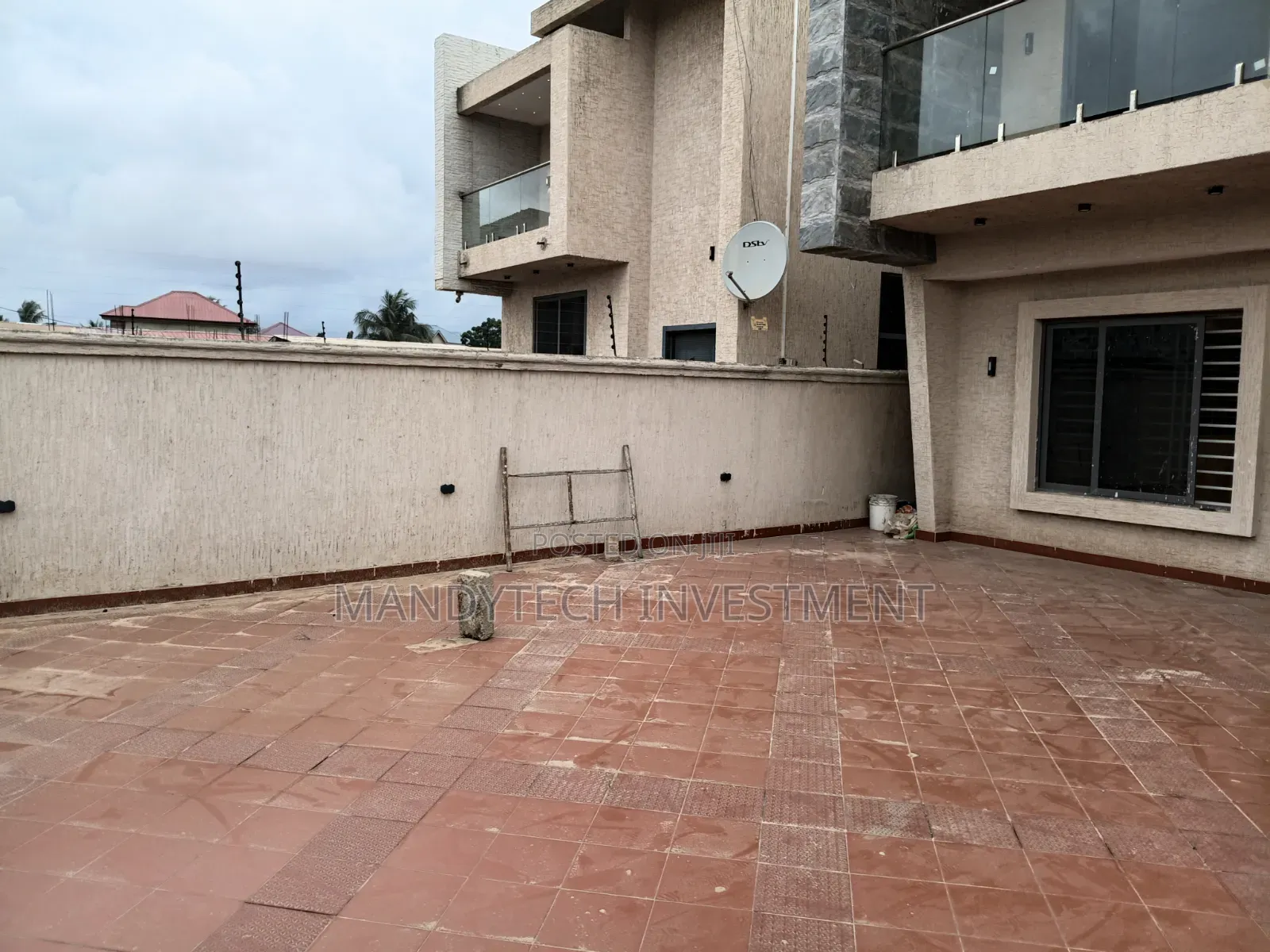 4bdrm Mansion in Lake Side Estate for sale