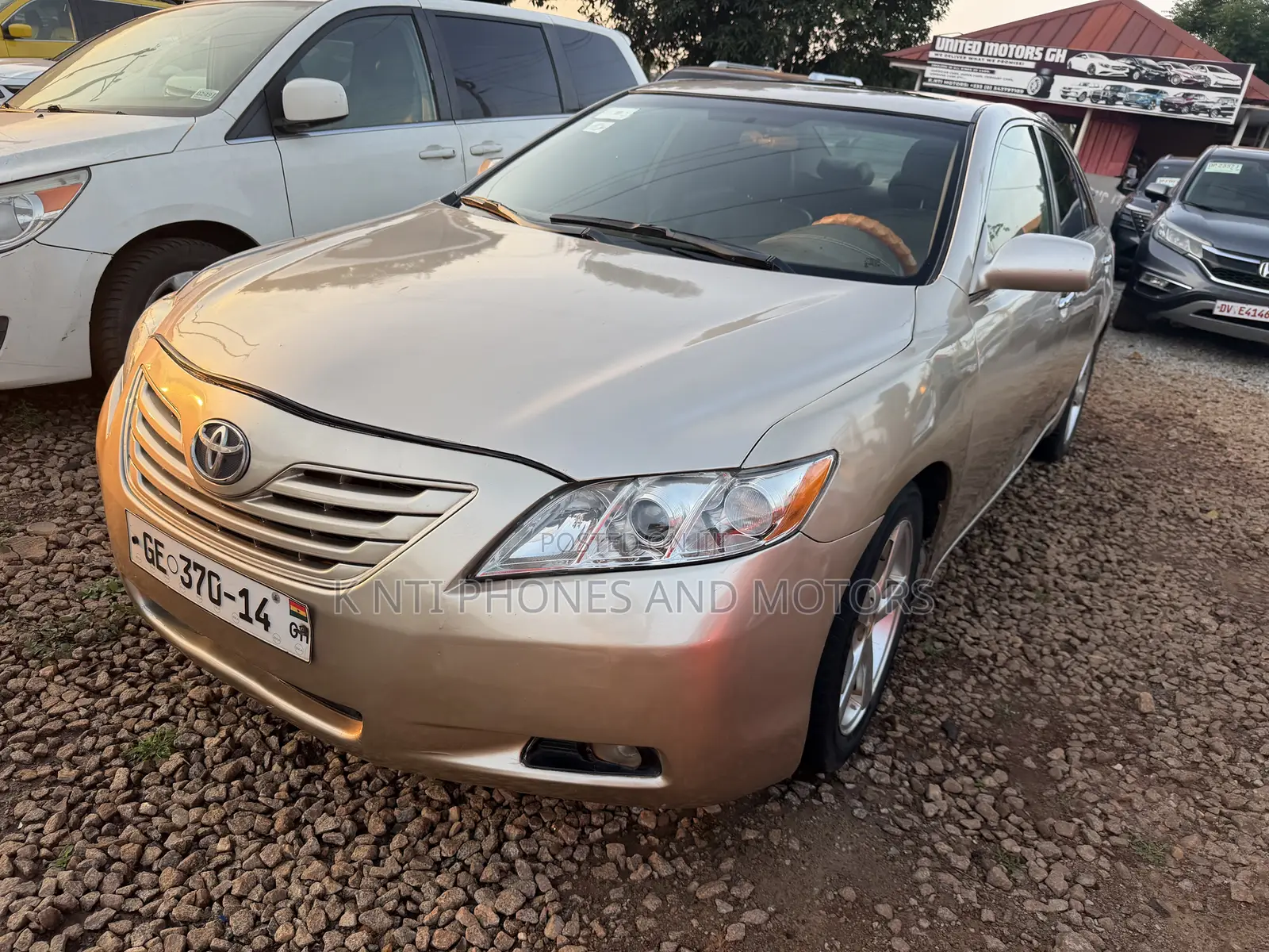 Toyota Camry LE 4dr Sedan (2.5L 4cyl 6AM) 2010 Gold
