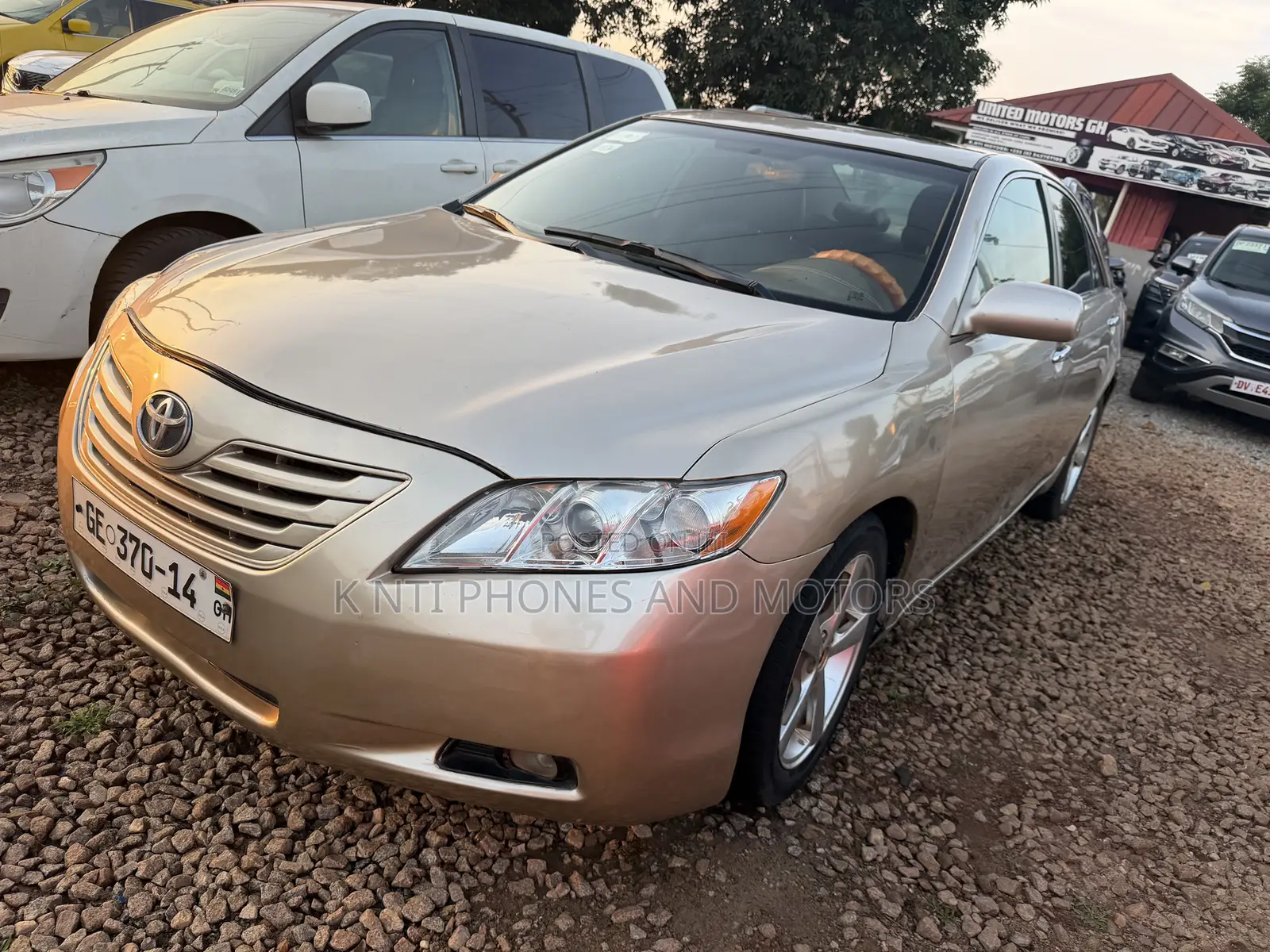 Toyota Camry LE 4dr Sedan (2.5L 4cyl 6AM) 2010 Gold