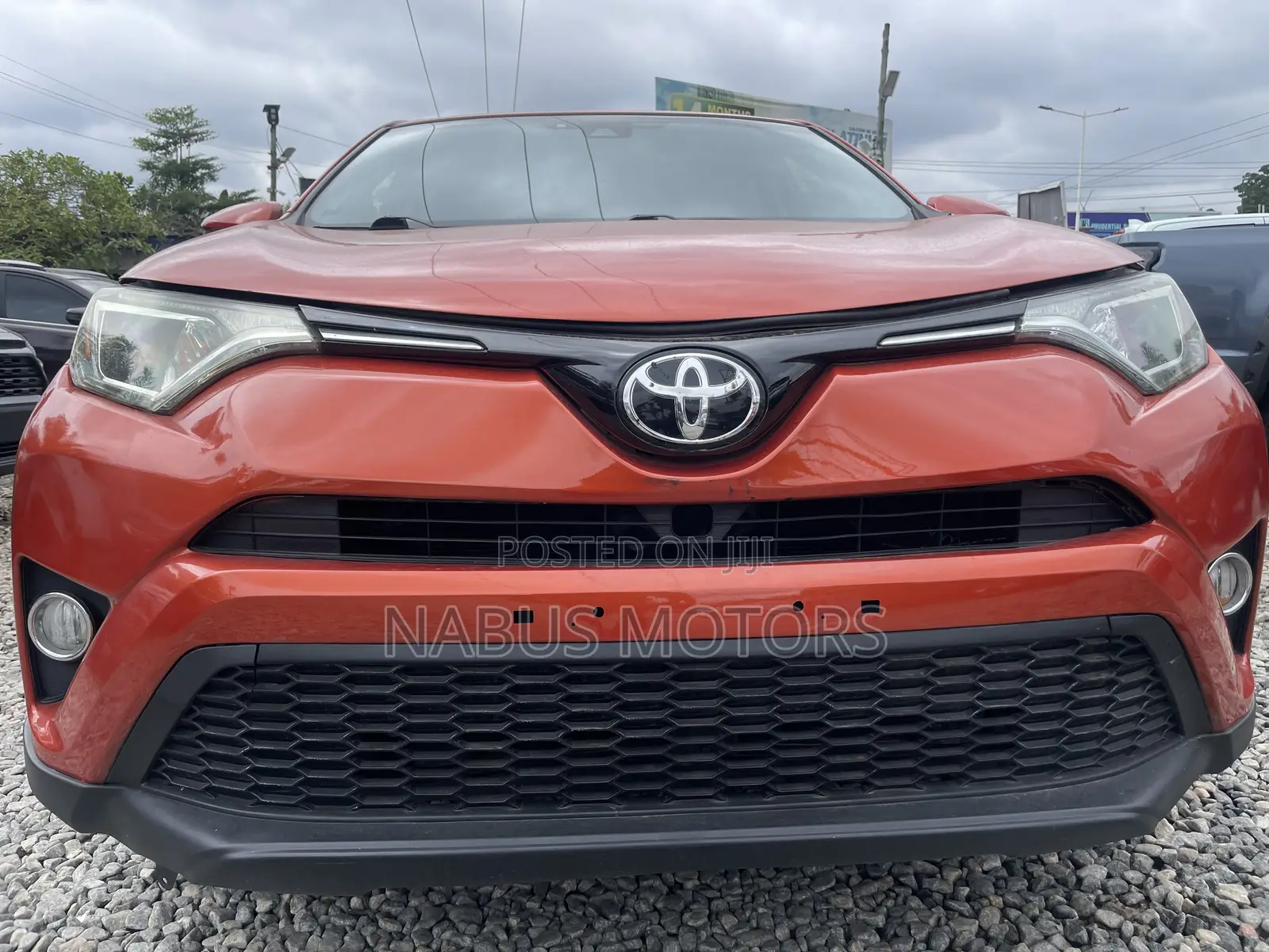 Toyota RAV4 LE 4dr SUV AWD (2.5L 4cyl 6A) 2018 Orange