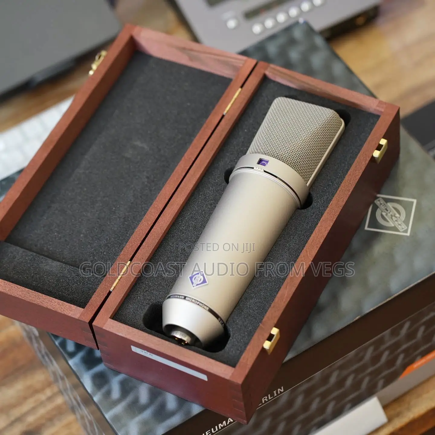 Neumann U 87 Ai Large-Diaphragm Multipattern Condenser Mic Studio Set