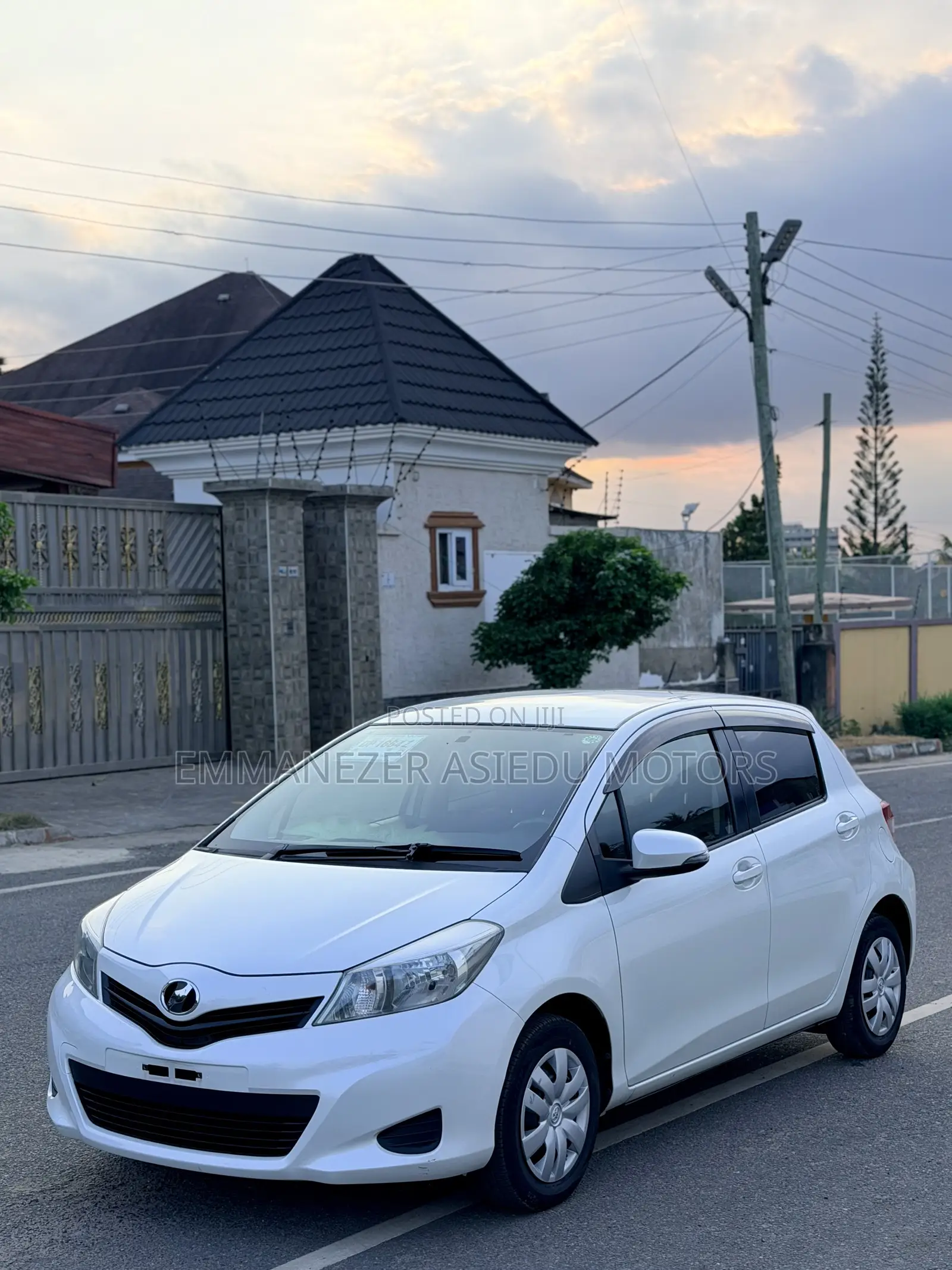 Toyota Vitz 1.3 FWD 5dr 2013 Pearl