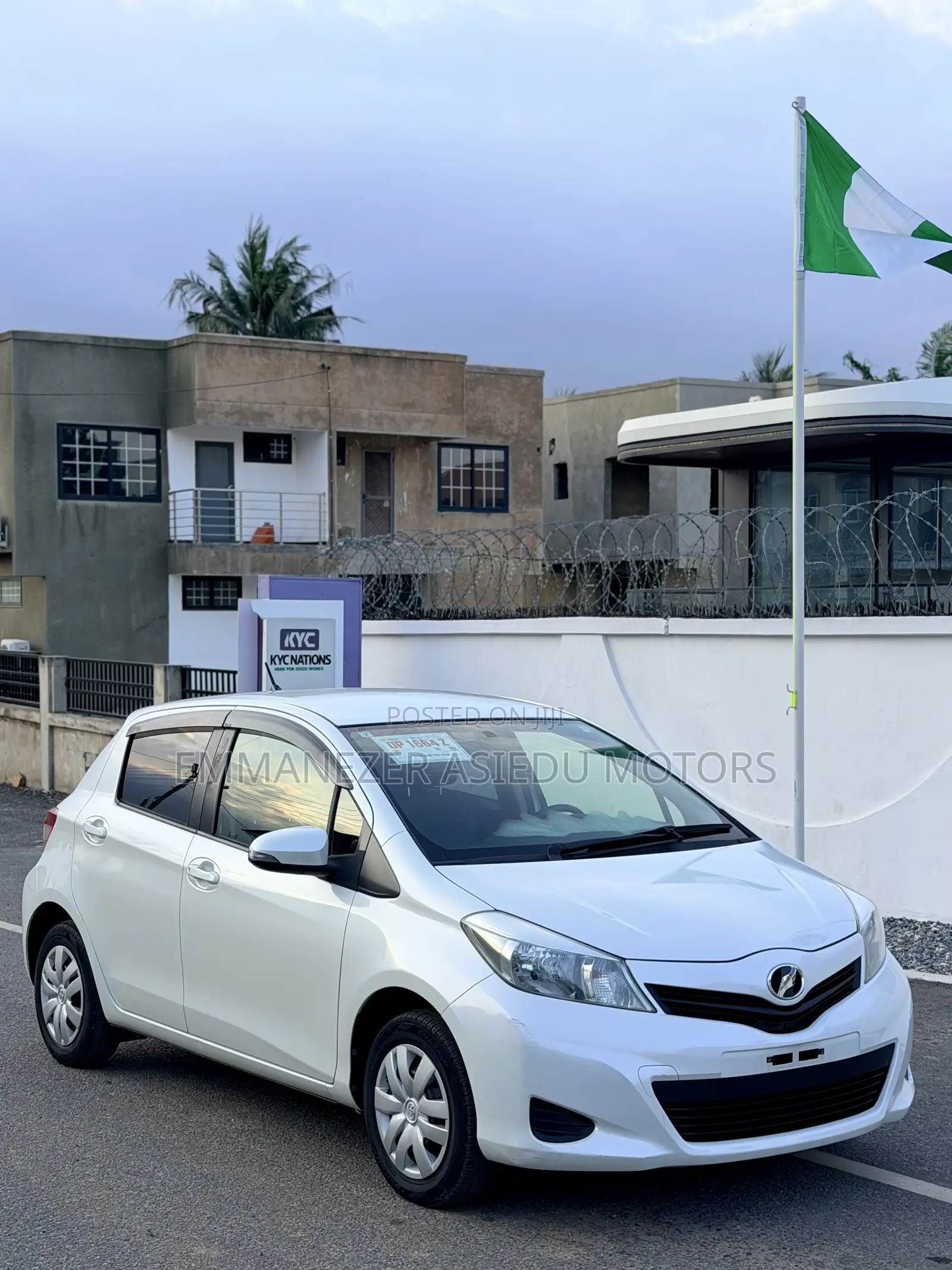 Toyota Vitz 1.3 FWD 5dr 2013 Pearl