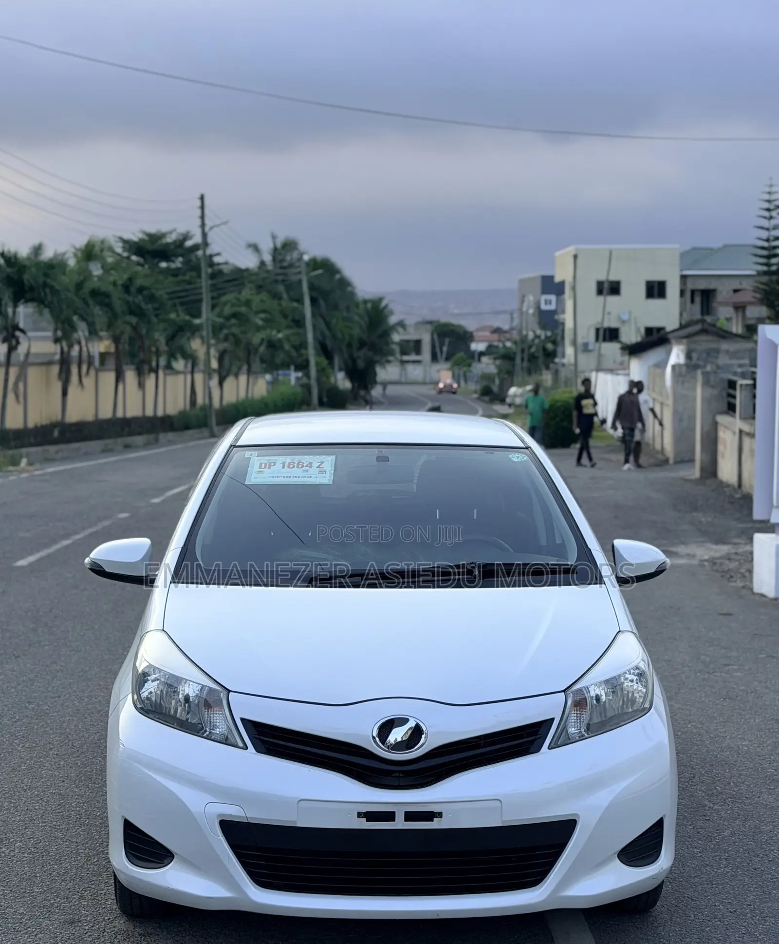 Toyota Vitz 1.3 FWD 5dr 2013 Pearl