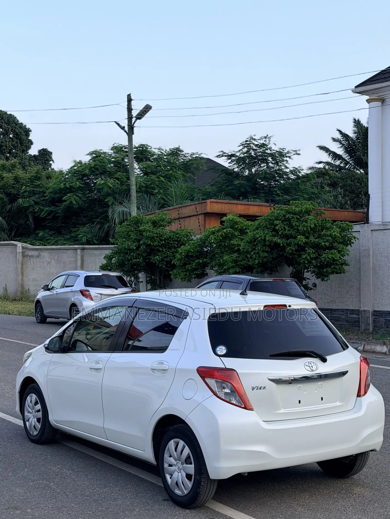 Toyota Vitz 1.3 FWD 5dr 2013 Pearl