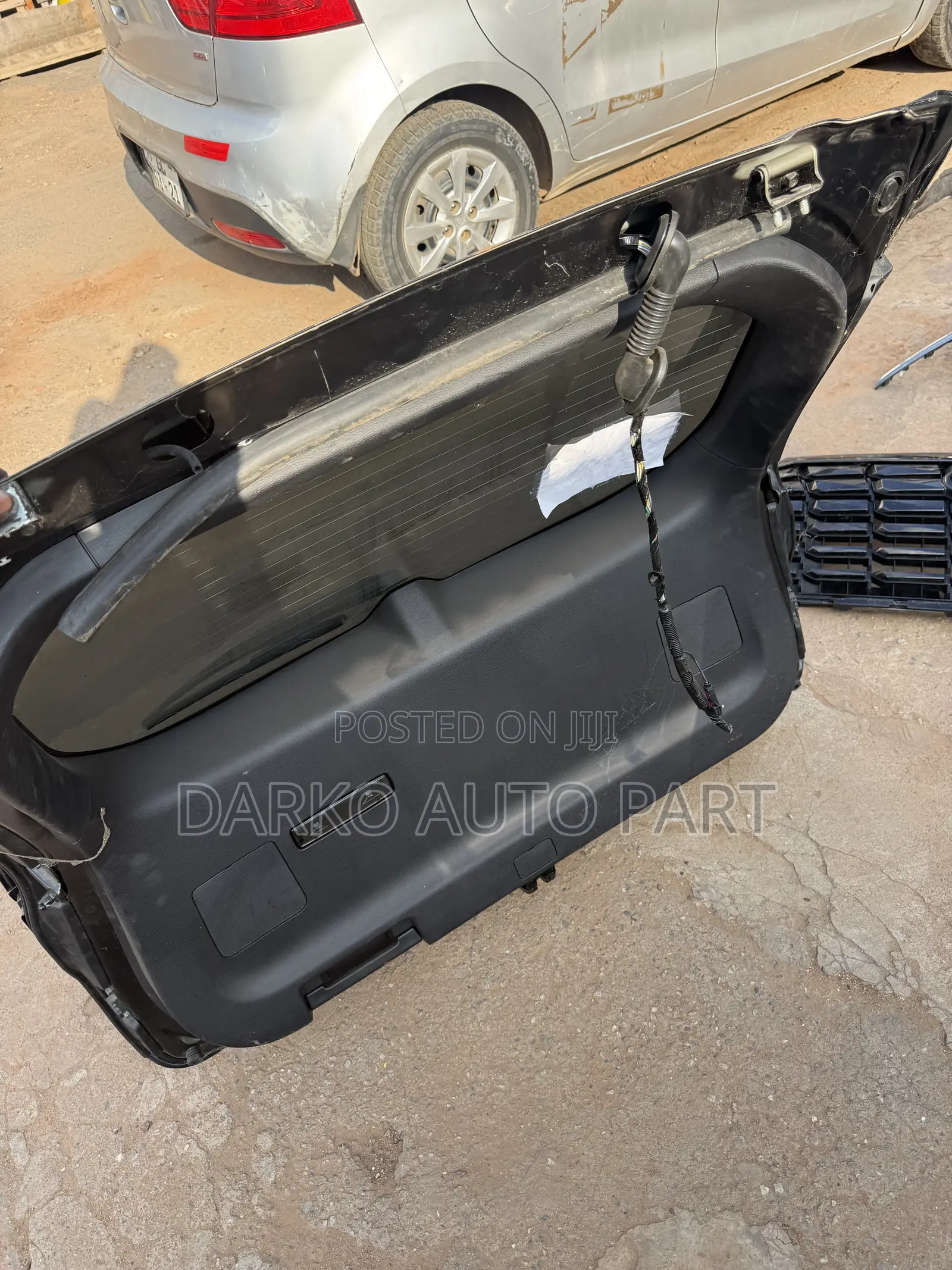 Mitsubishi Outlander 2025-2026 Tailgate Complete