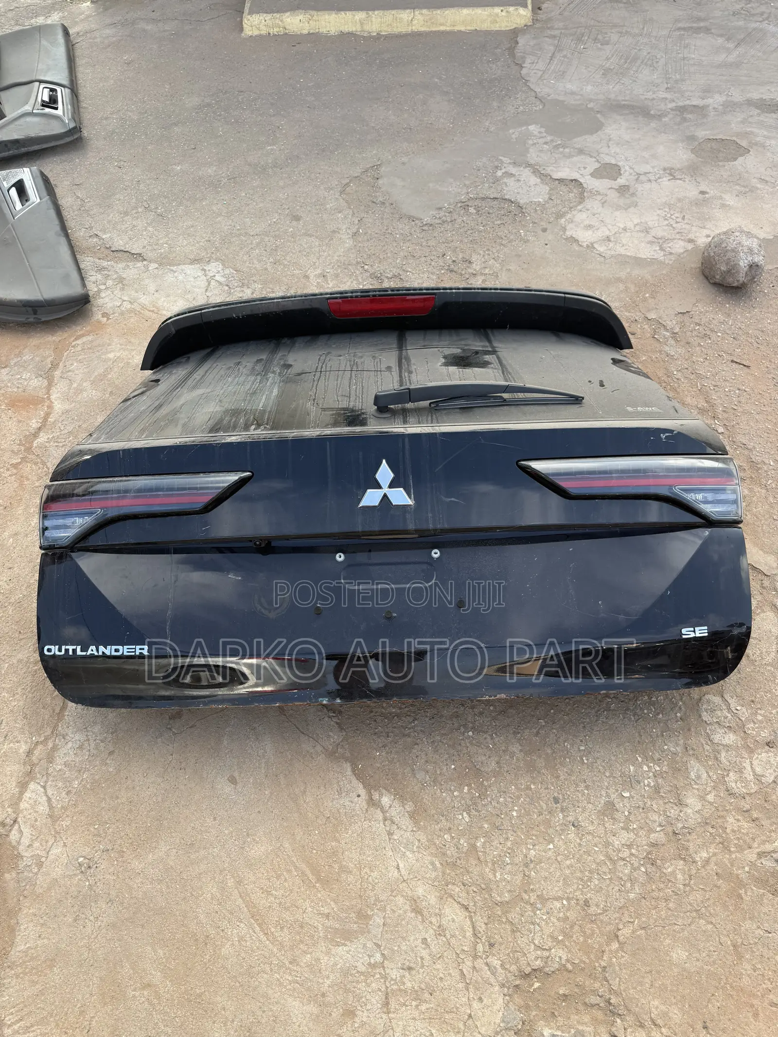 Mitsubishi Outlander 2025-2026 Tailgate Complete