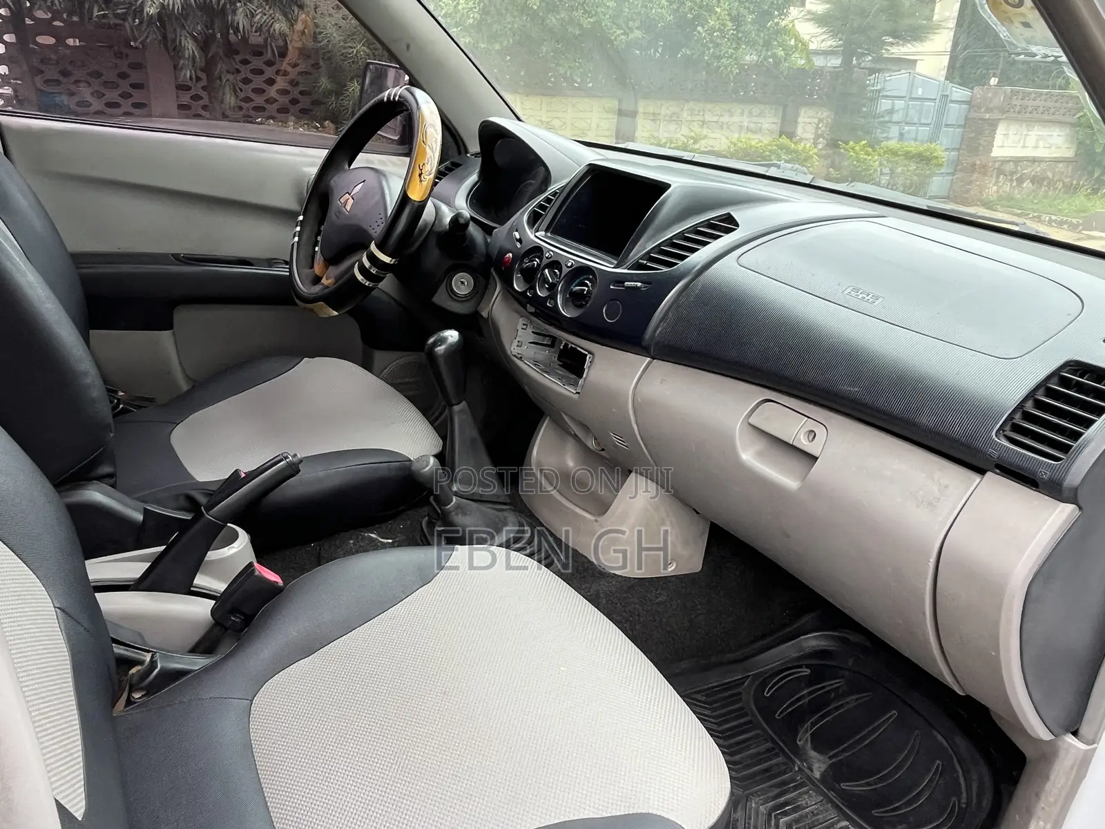 Mitsubishi L200 Double Cab 2.5 136hp 4WD 2012 White