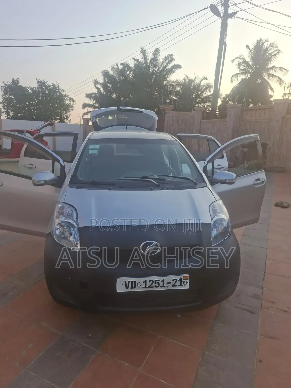 Toyota Vitz 1.0 FWD 3dr 2010 Silver
