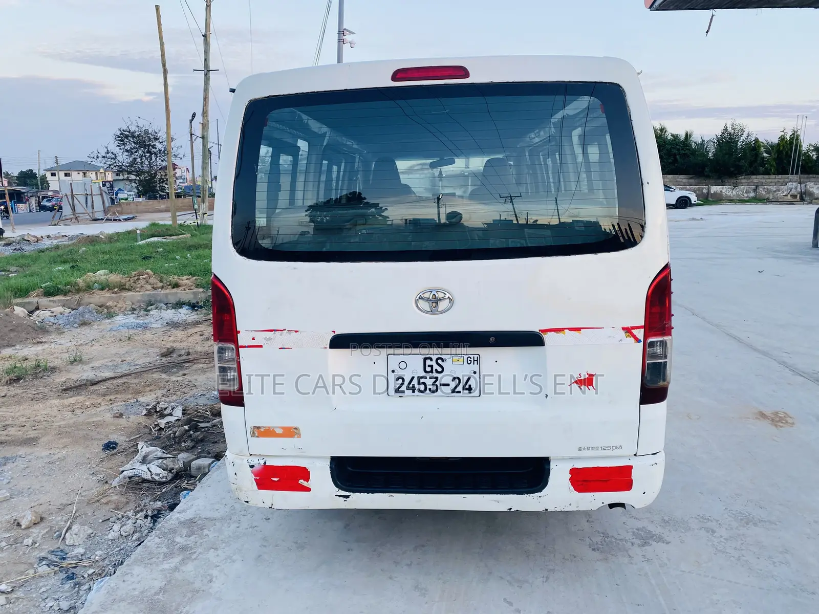 Toyota HiAce 2013 White
