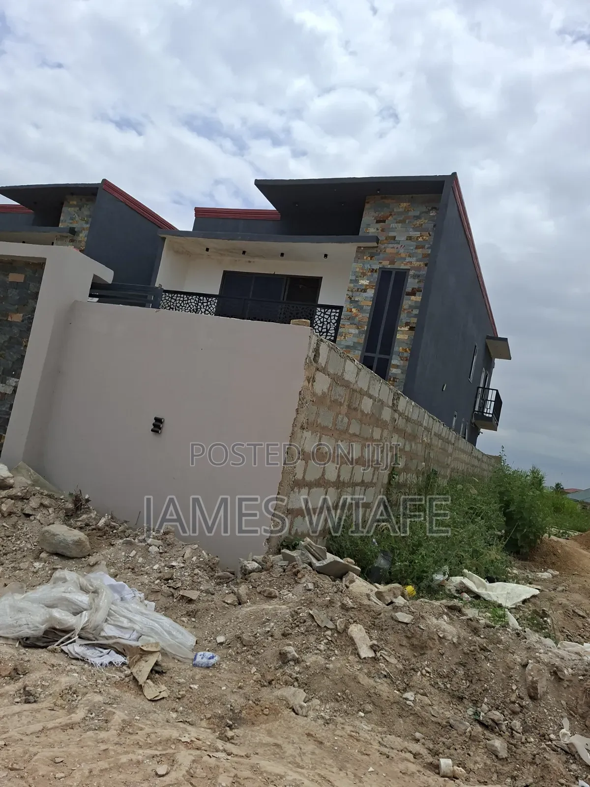 4bdrm Duplex in Kemt Jomes, Accra Metropolitan for sale