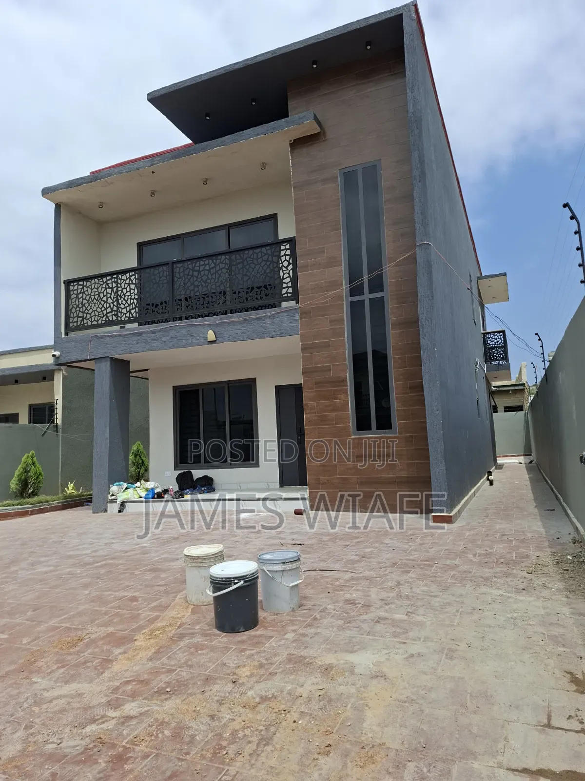 4bdrm Duplex in Kent Homes, Accra Metropolitan for sale