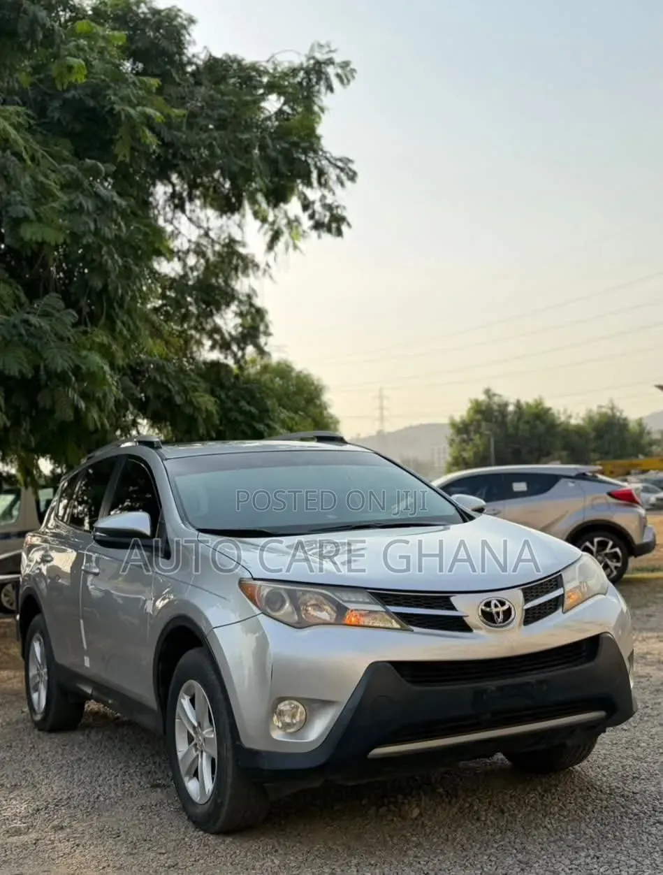 Toyota RAV4 XLE 4dr SUV (2.5L 4cyl 6A) 2015 Silver