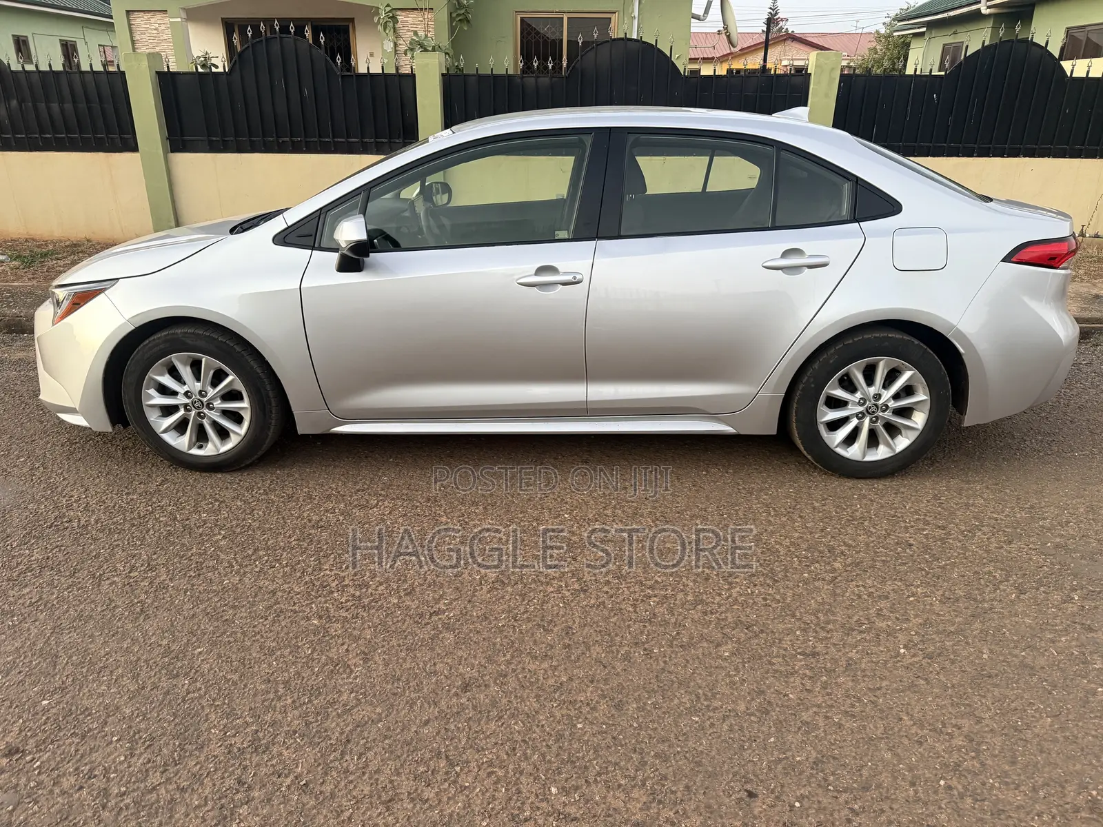 Toyota Corolla LE 2022 Silver