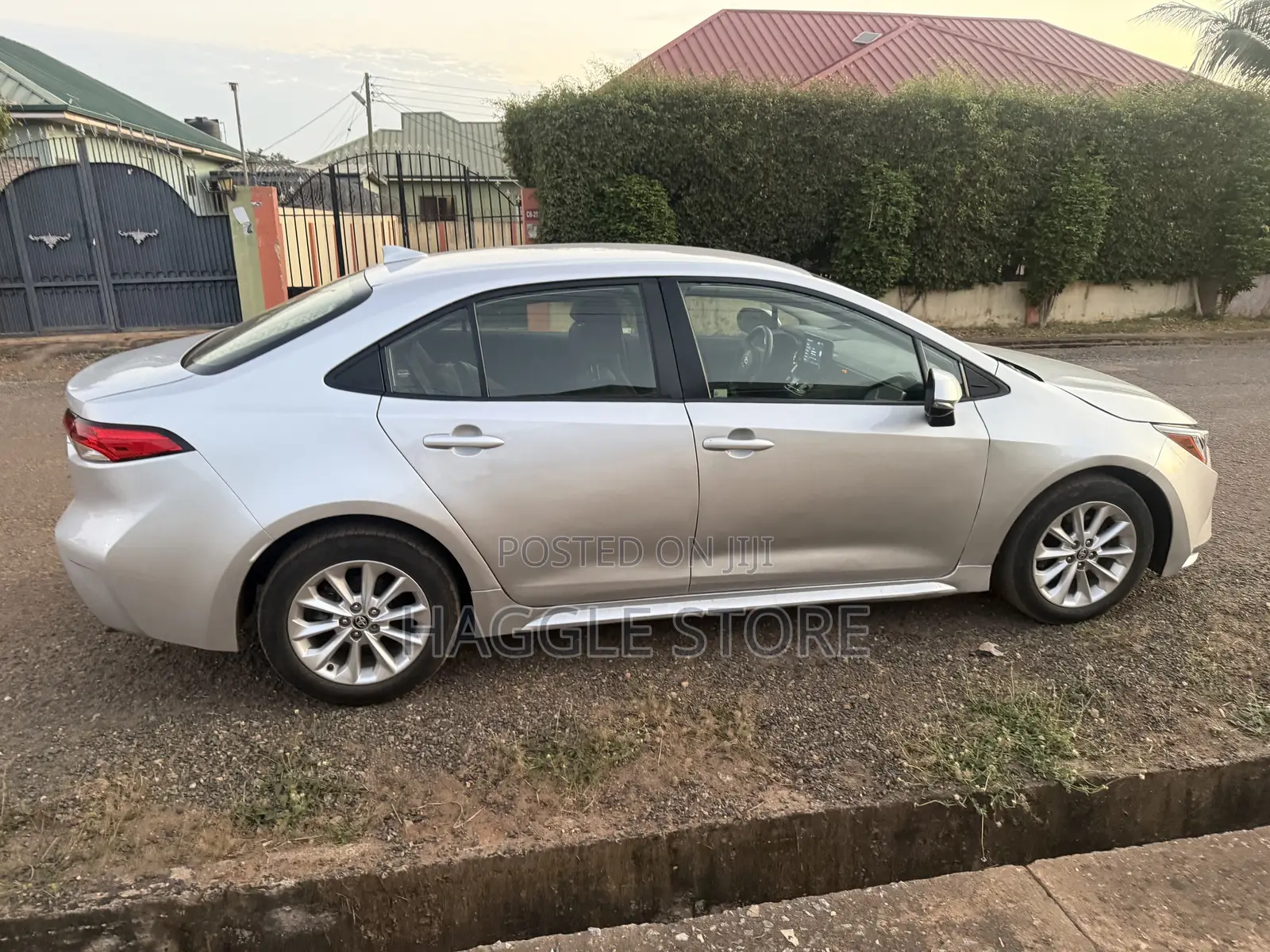 Toyota Corolla LE 2022 Silver