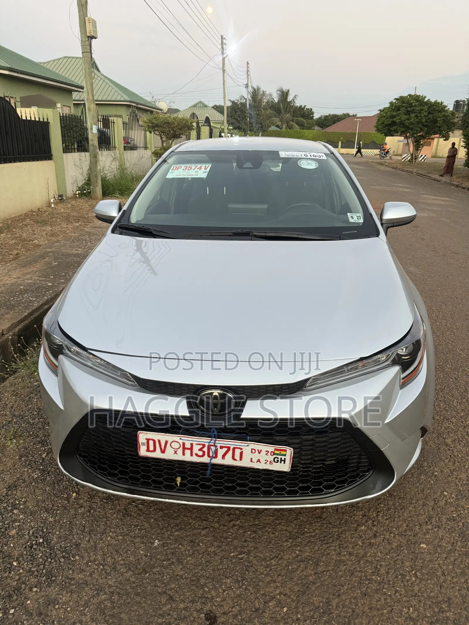 Toyota Corolla LE 2022 Silver