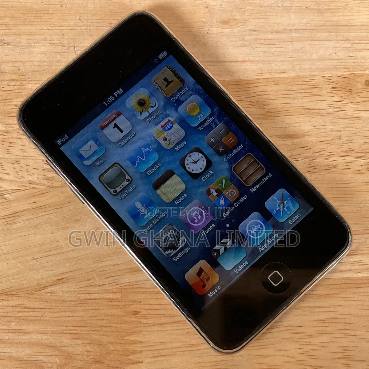 Apple iPod 3rd Ge A1318 32GB Neat