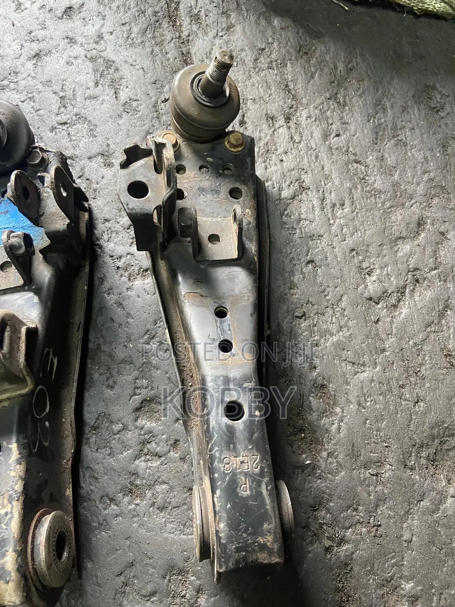 Toyota Hiace / Fish, Lower Arm /Control Arm Complete -Japan/Korea Used
